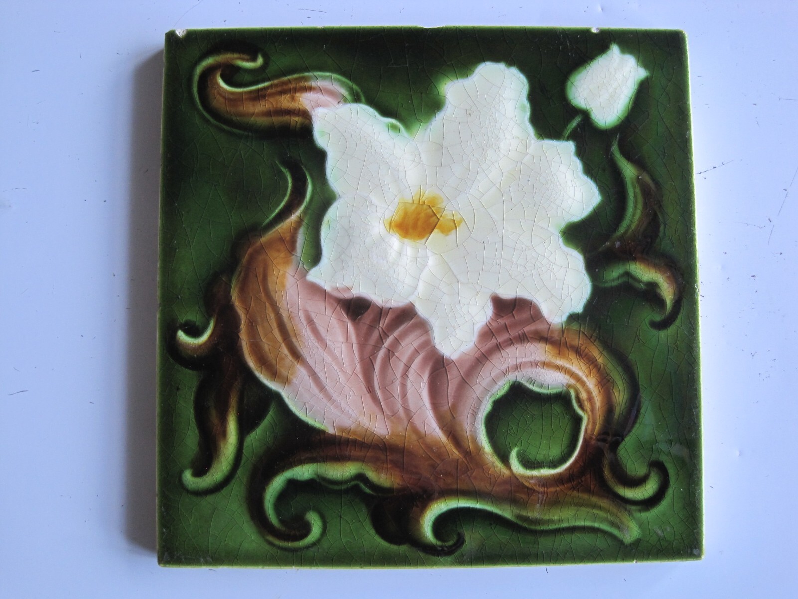 ANTIQUE 6″ MOULDED & MAJOLICA TILE – H. RICHARDS – c1905 – WHITE W/WHITE BUD