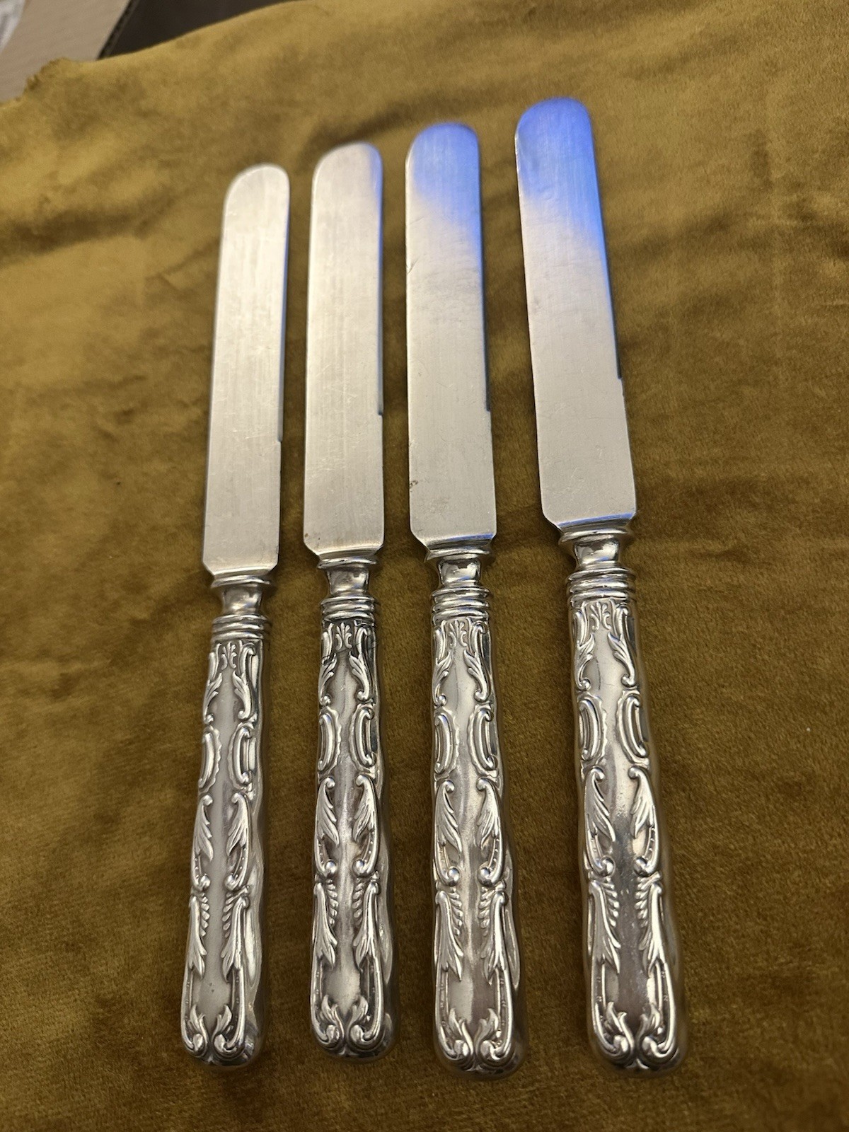 (4) 1891 PORTLAND Silverplated 9.5″ BLUNT END KNIVES 1847 Rogers Bros