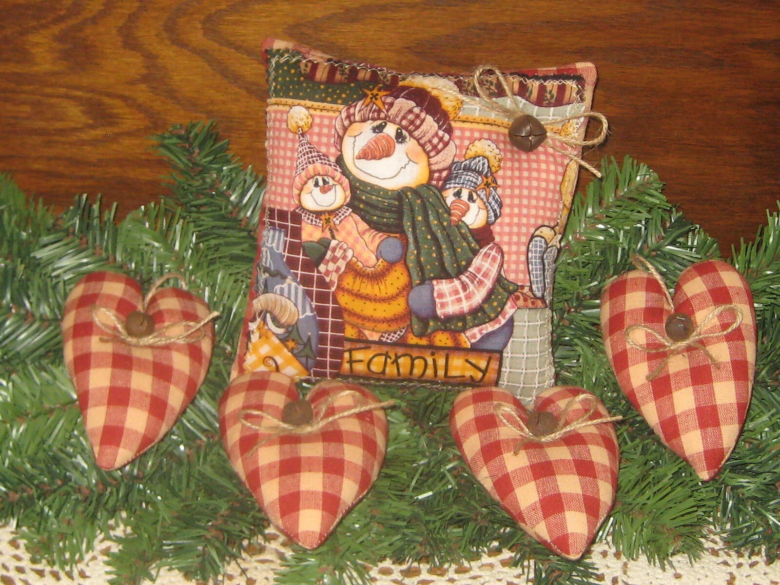 Country Christmas Decor Snowmen Shelf Sitter Hearts Wreath Accents Vintage Look