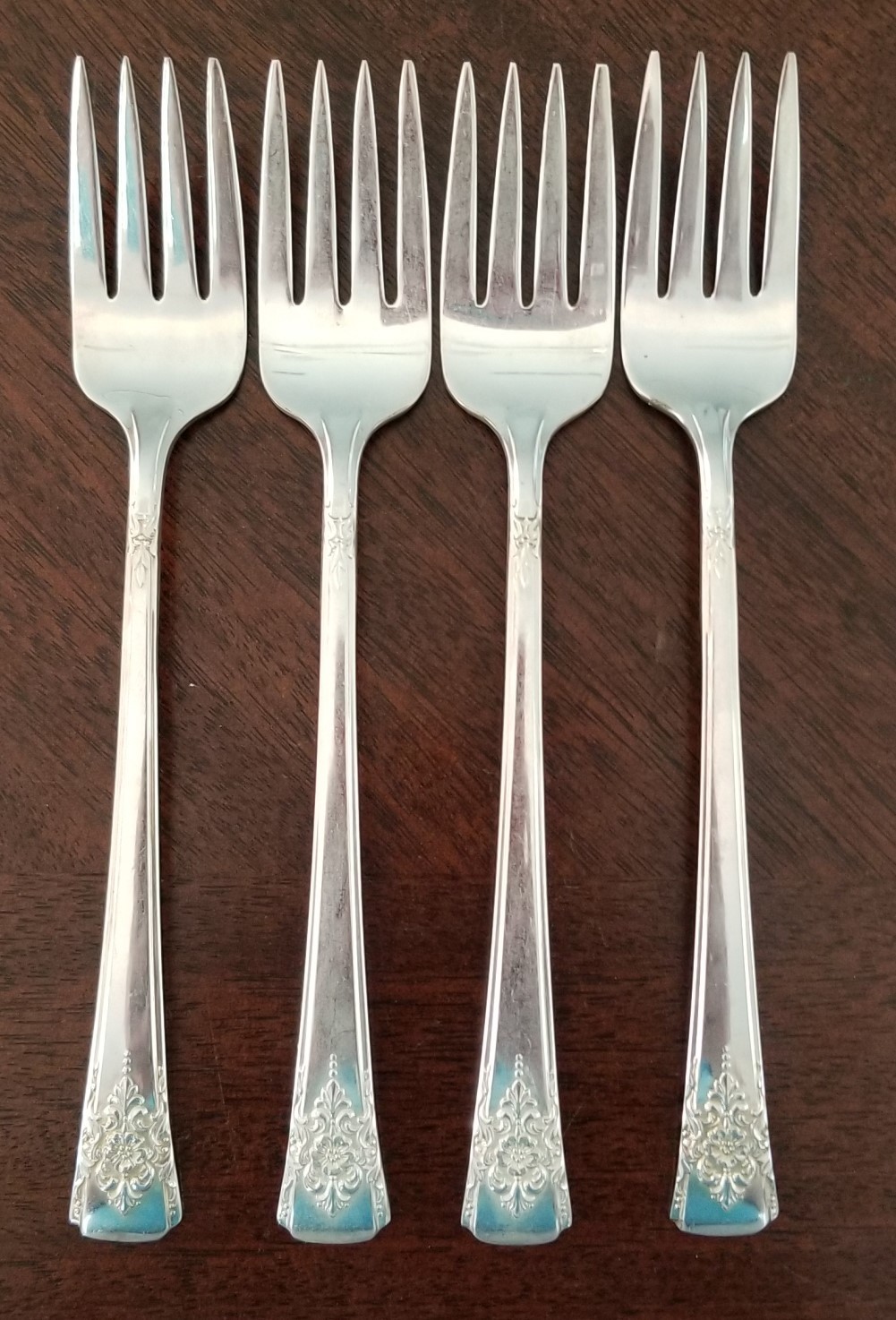 Lot of 4 Wm. Rogers/Intl. Silver 1954 “Mountain Rose” Salad Forks 6 1/2″