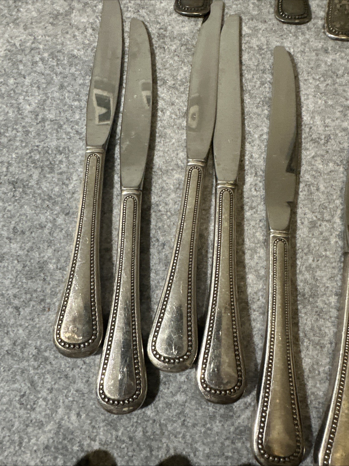 46 Pc ONEIDA COMMUNITY CUBE SILVER-PLATED PATRICIAN PATTERN BEADED FLATWARE 1975
