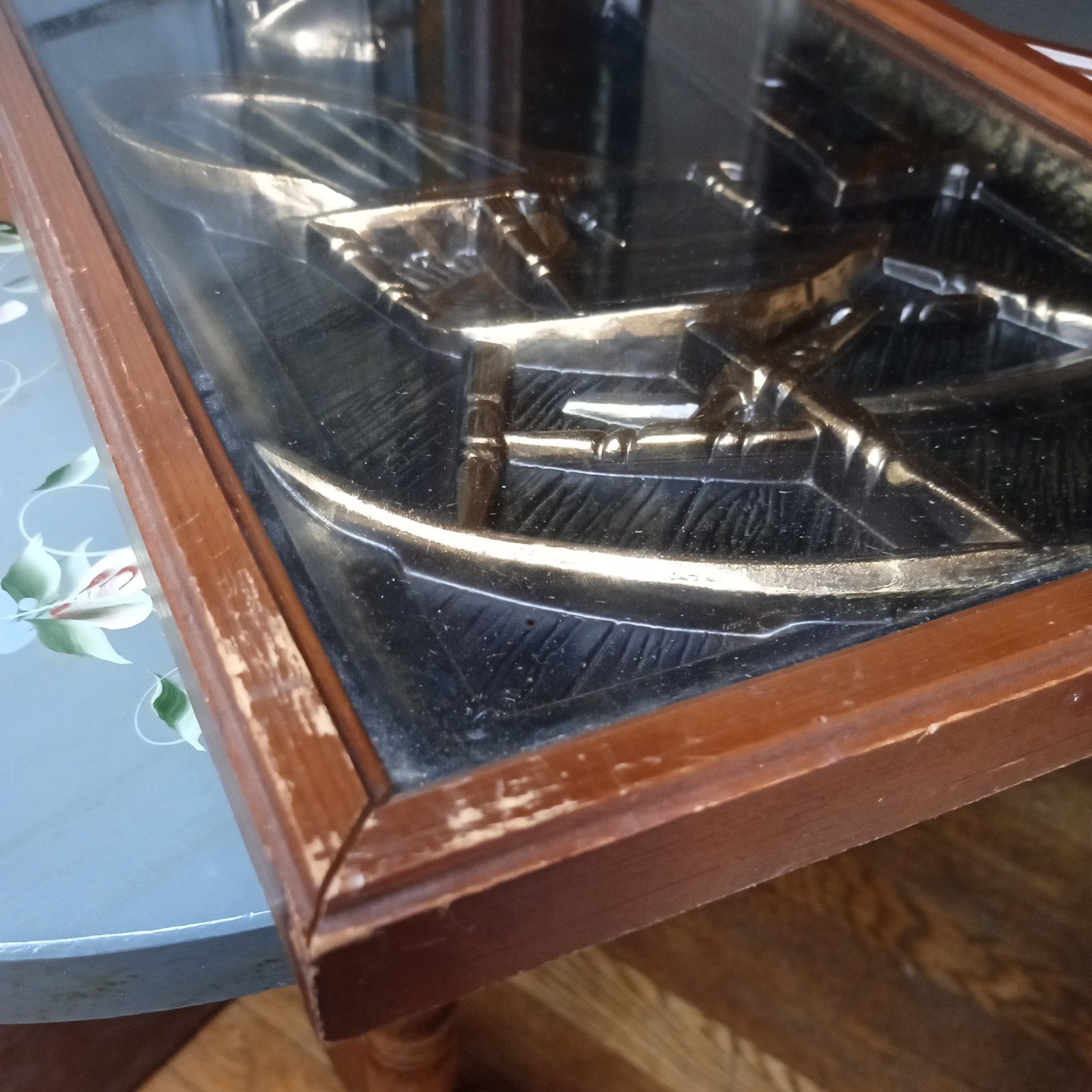 2-HAMMERED COPPER VINTAGE SHADOW IMAGES COLONIAL INTERIOR PLAIN WOOD FRAME. da