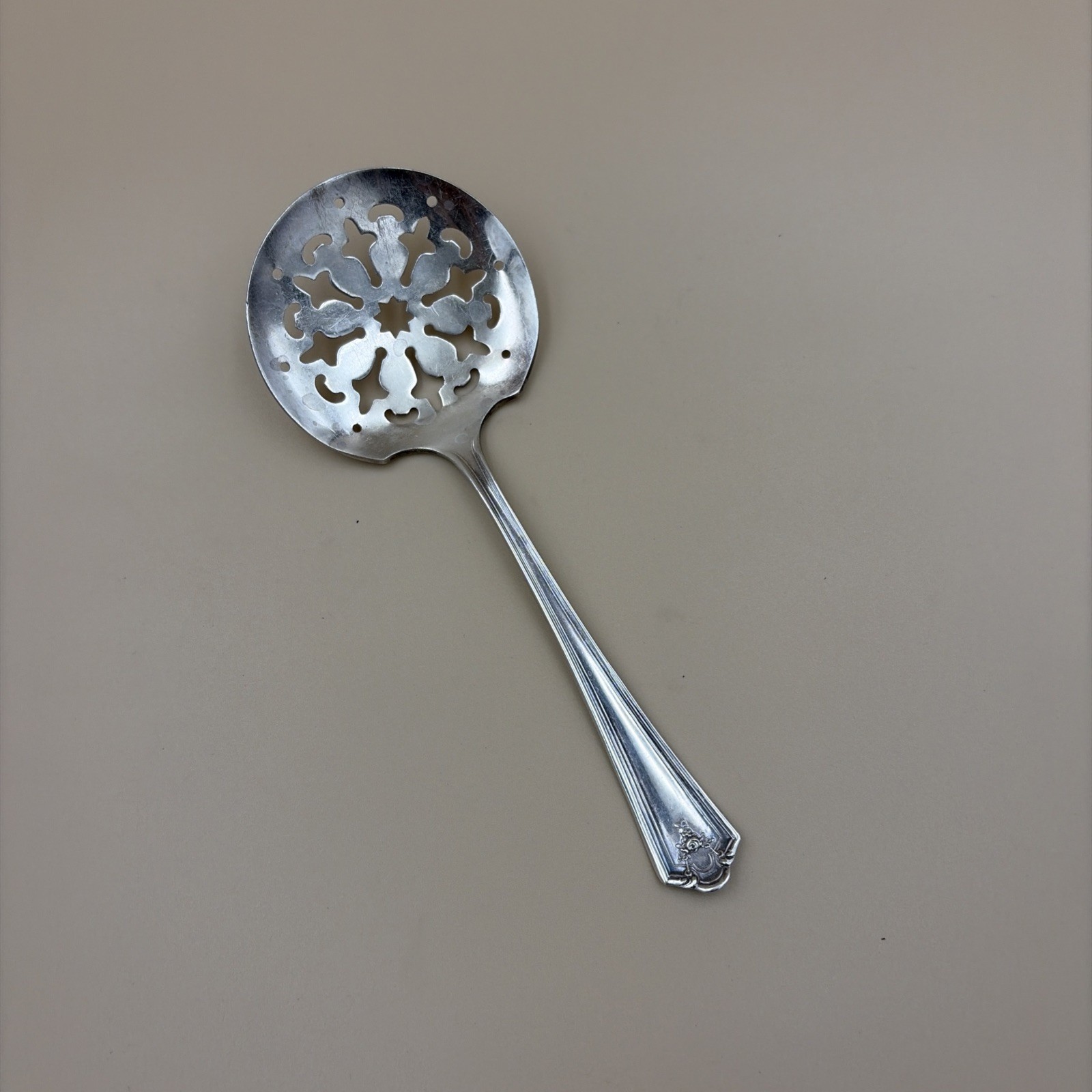 Vintage Wm Rogers Mfg Co Tomato Server / Sifter Spoon Rogers Silver Plate AA EX