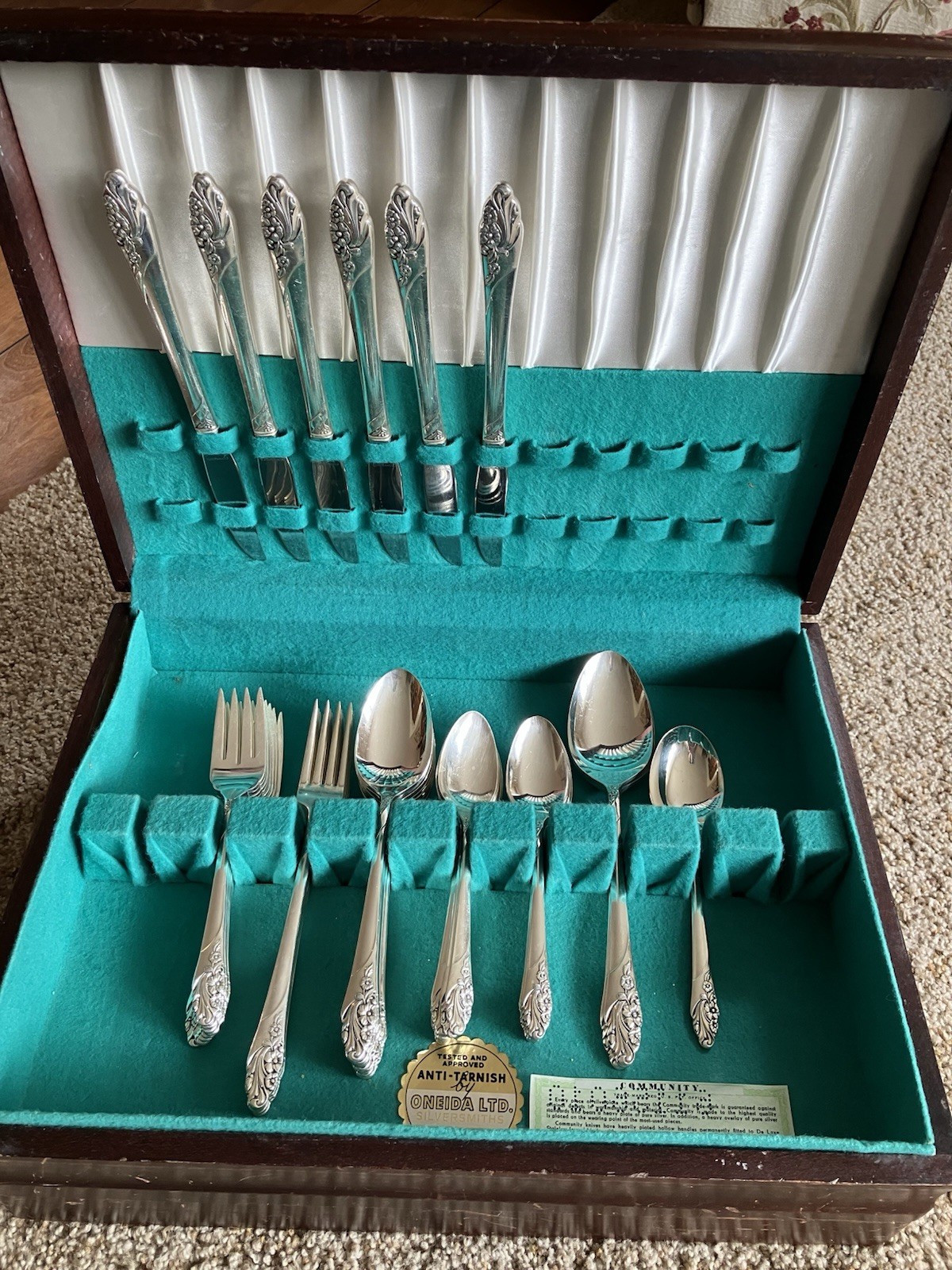 1950’s Evening Star Oneida Community 43 pc Silver Plated Flatware Set w/box