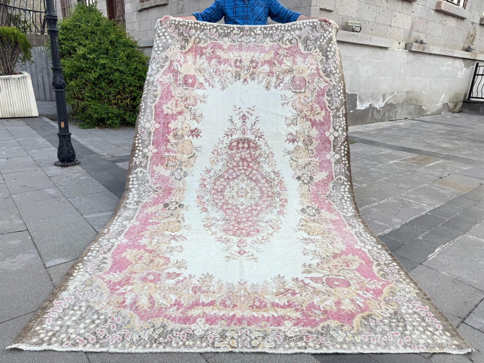 Vintage Oushak Rug 5.2×9 ft Pink Cream Medallion Muted Turkish Floral Carpet