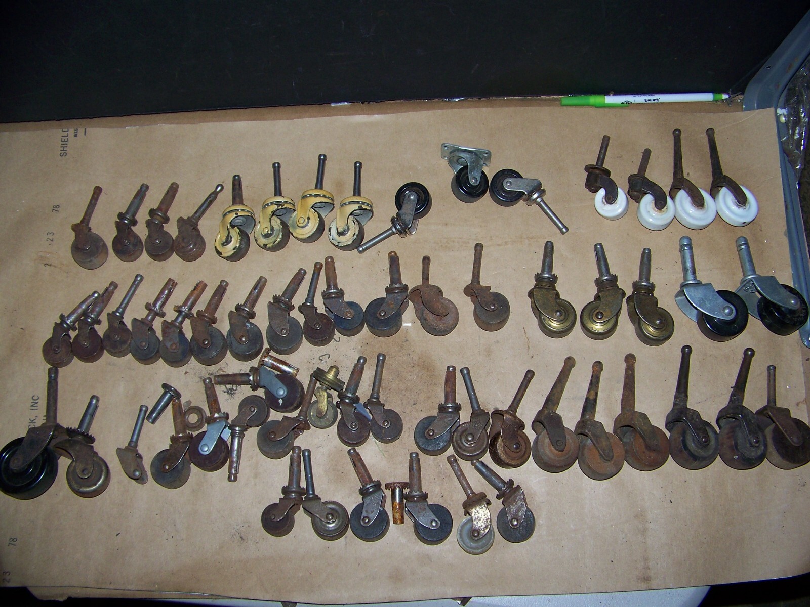 FURNITURE RESTORERS! HUGE LOT OF ANTIQUE, VINTAGE, & MODERN CASTERS * FREE SHIP