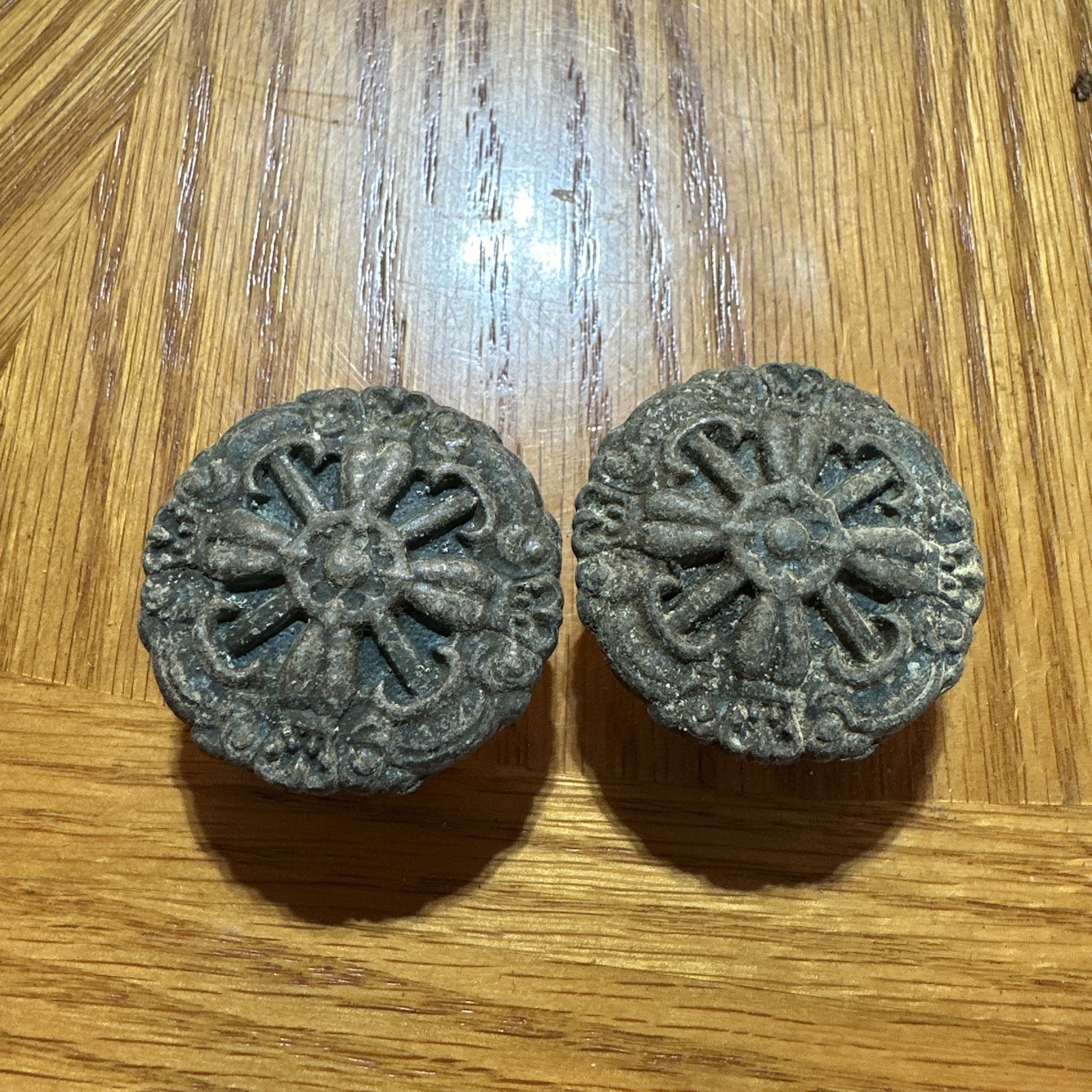 2 Vintage Round Furniture Door Pull Drawer Handle With Screws Antique