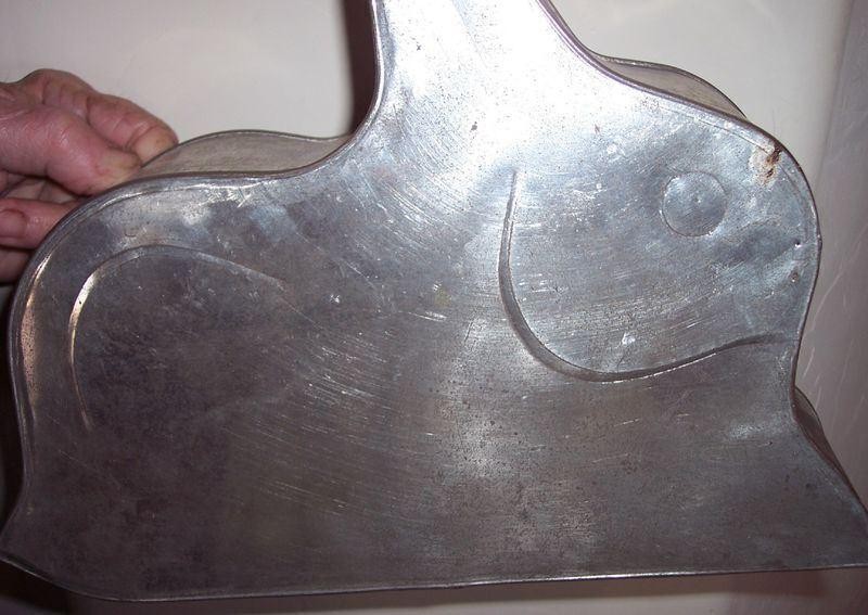 ANTIQUE PRIMITIVE EASTER BUNNY RABBIT FORM BAKING MOLD HANDMADE METAL PAN