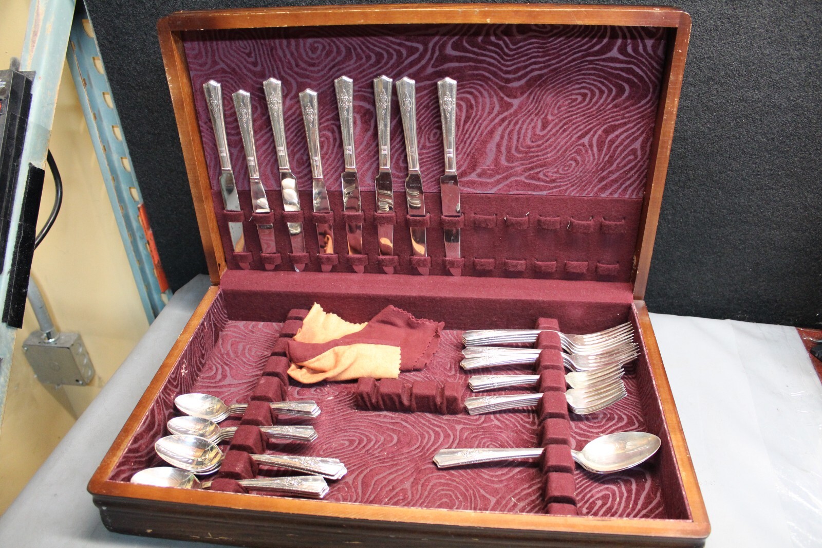 Harmony House/Wallace Maytime Silverware 32 piece Silverplate AA+ set W/knives