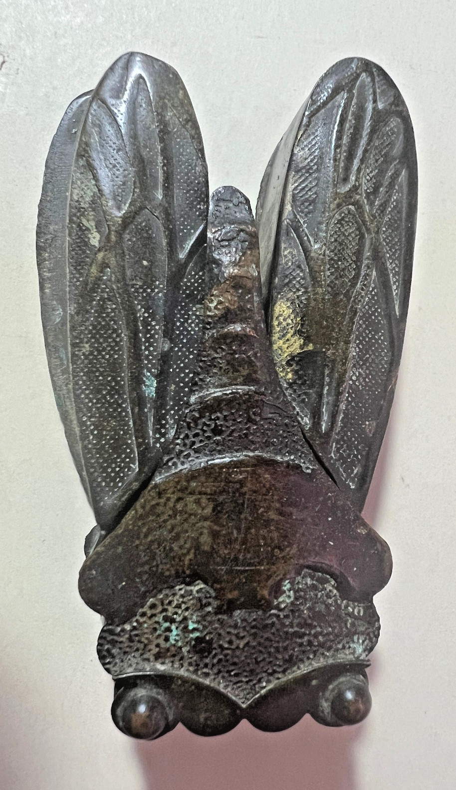 FABULOUS ANTIQUE CHINESE BRONZE CICADA MOVABLE WINGS MANY HALLMARKS FREE SHIP