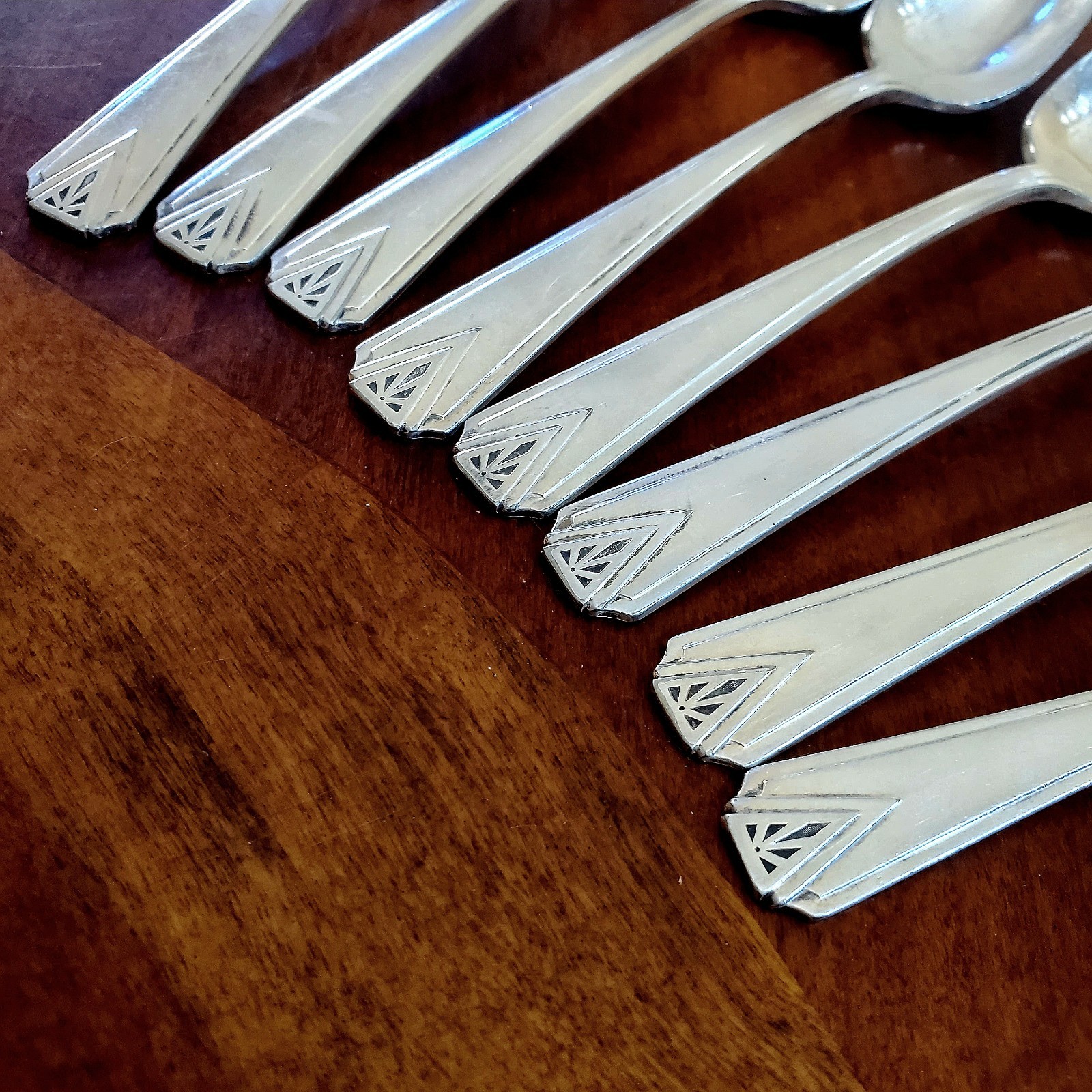 8 ONEIDA COMMUNITY DEAUVILLE 5 O’CLOCK SPOONS 5.5″ RARE ART DECO 1929 SHINY