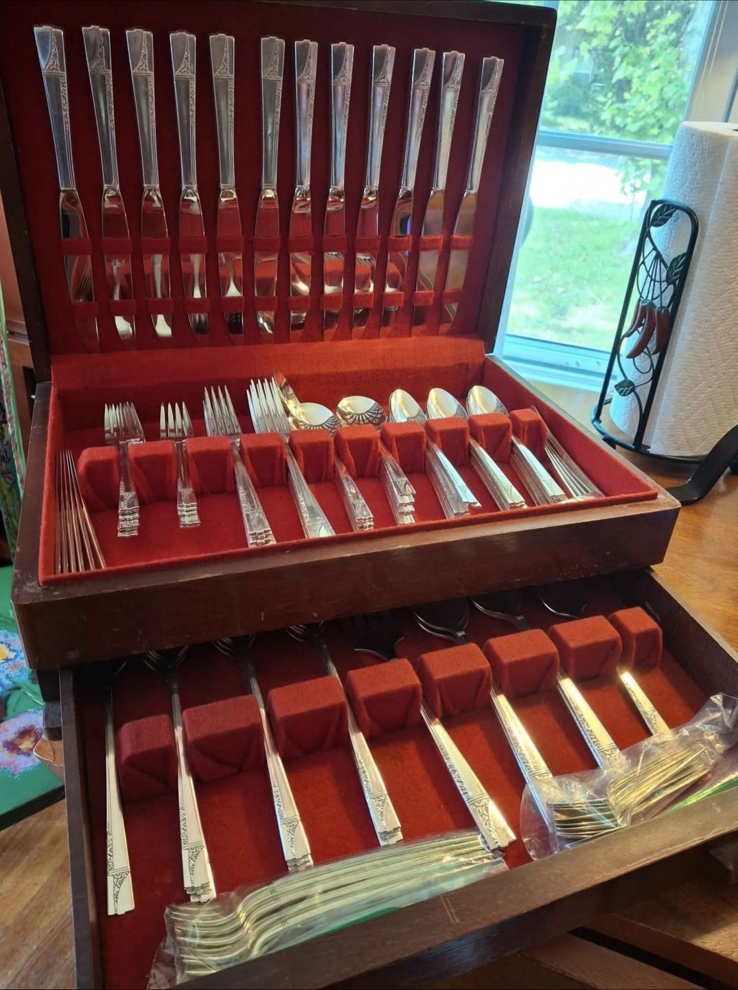 VTG 118 Piece NOBILITY PLATE ONEIDA CAPRICE SILVERPLATE FLATWARE Service For 12