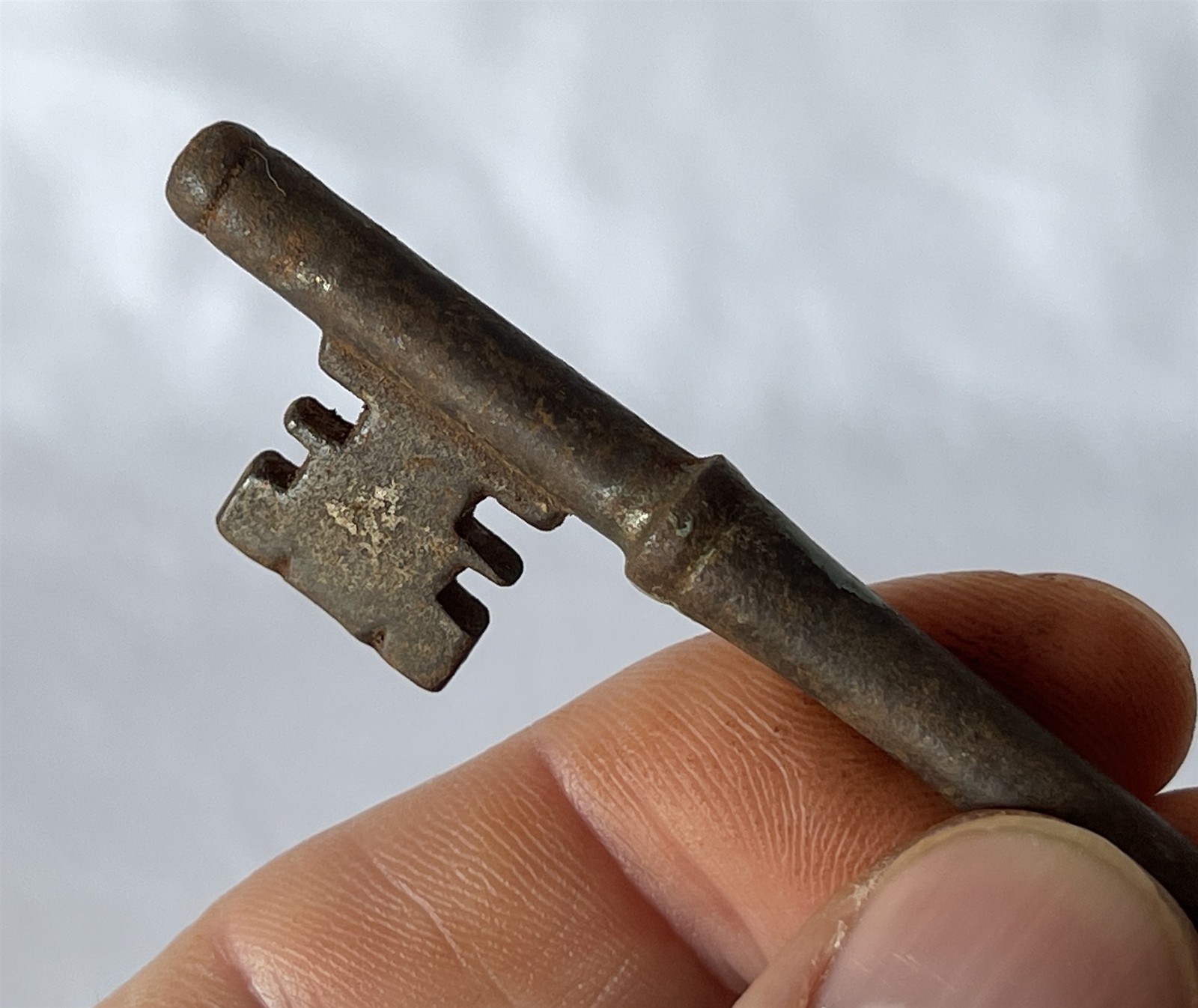 Large ~10.25cm Vintage Metal Skeleton / Collectable / Escape Room Key #piW-184