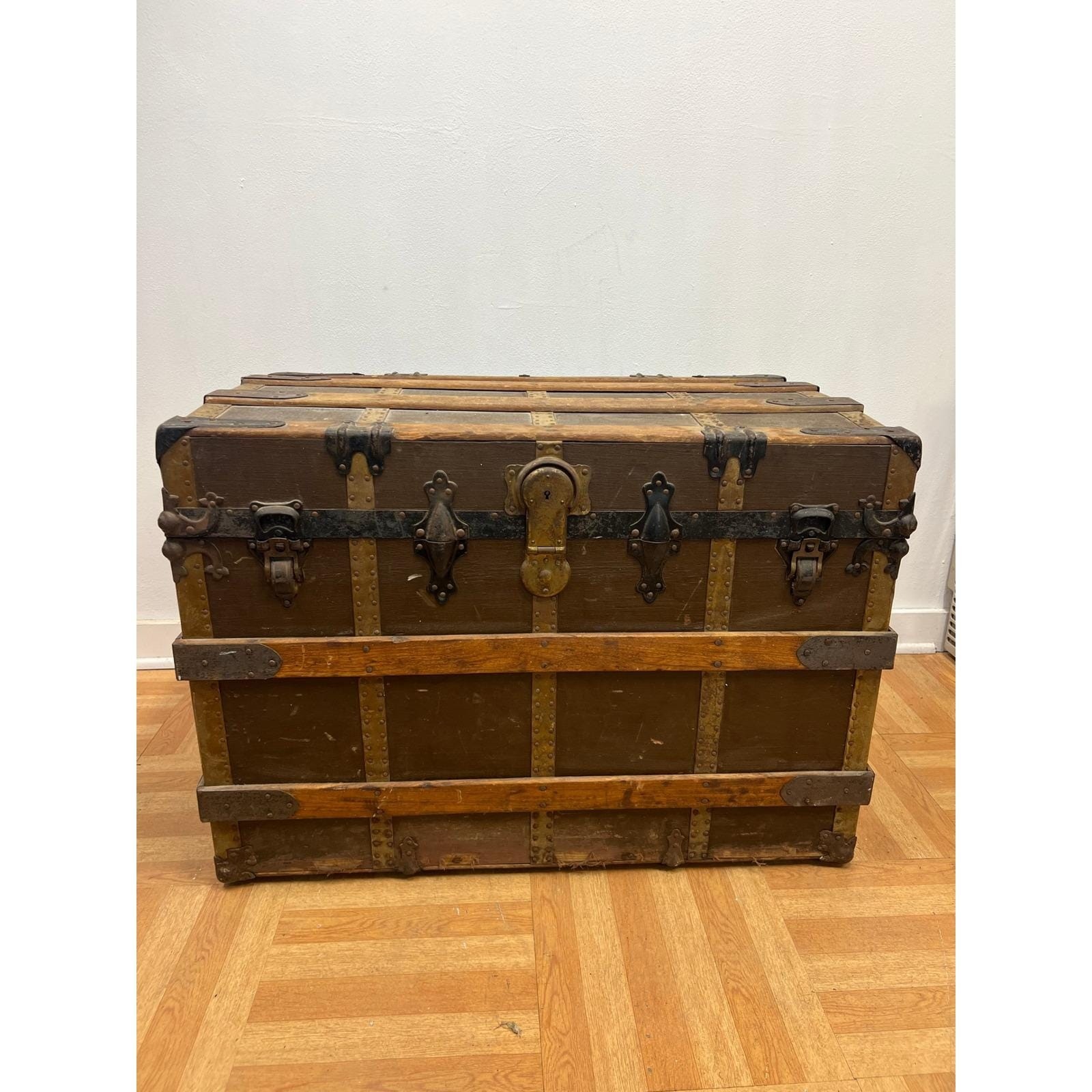 Vintage WOOD STEAMER TRUNK chest coffee table storage box antique brown tv stand