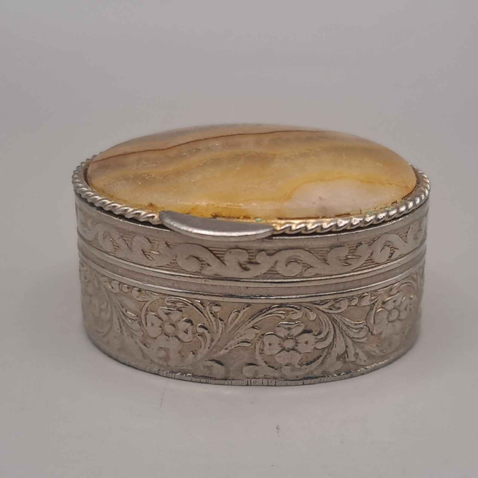 Vintage Agate Pill Box – Ornate Silver-Tone Metal with Engraved Base