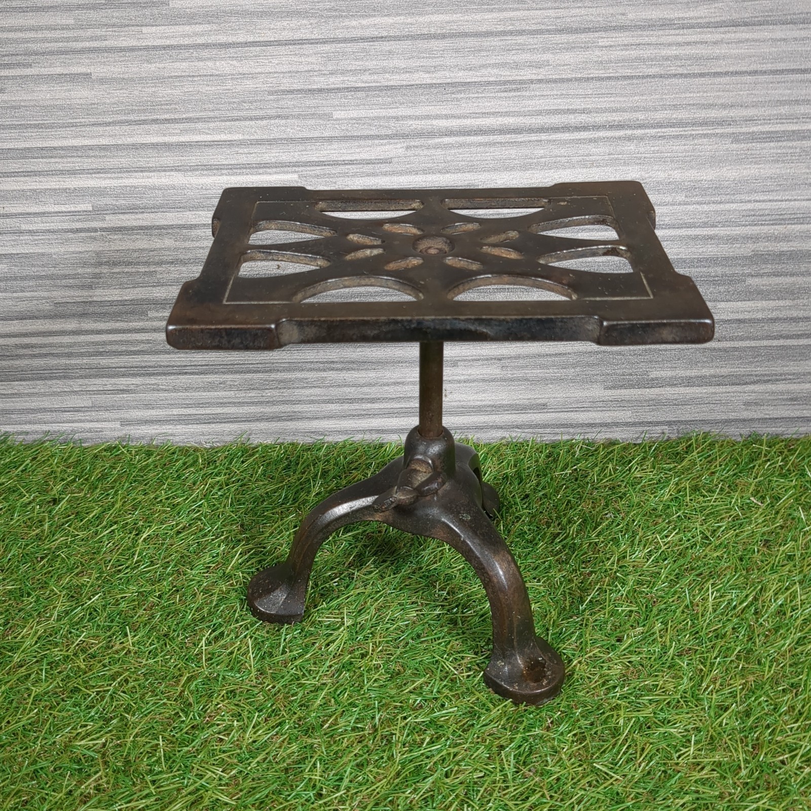 Antique Vintage Spong Cast Iron Adjustable Trivet Hearth Stand Pot Plant Stand