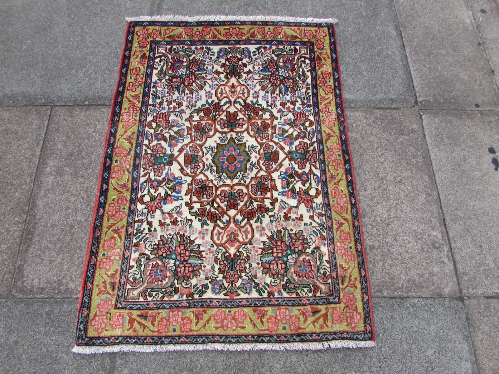 Fine Vintage Hand Made Traditional Rug Oriental Wool White Small Rug 107x76cm