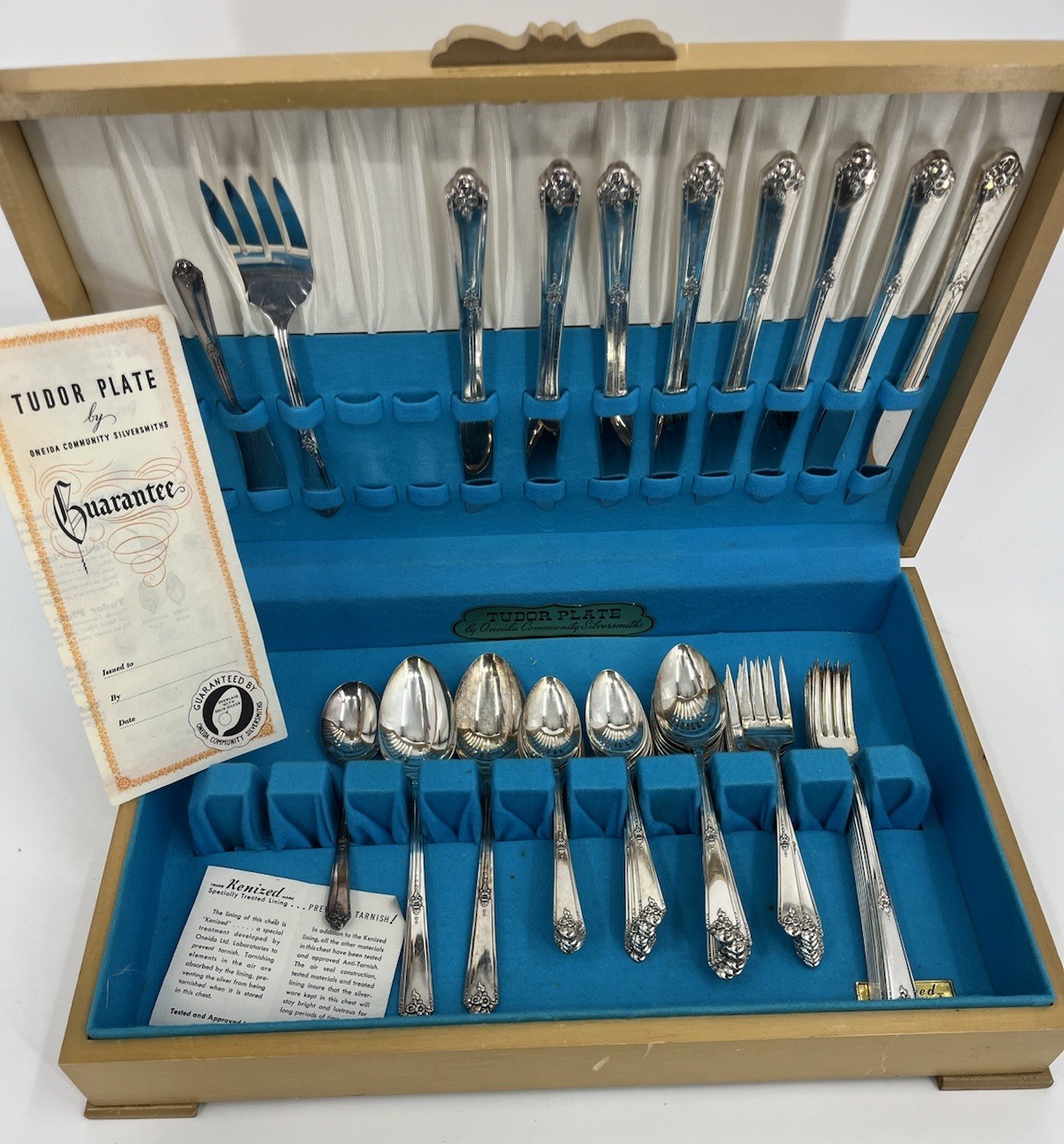 Vintage Oneida Community Sweet Briar Silverplate Tudor Flatware with Chest 52 pc