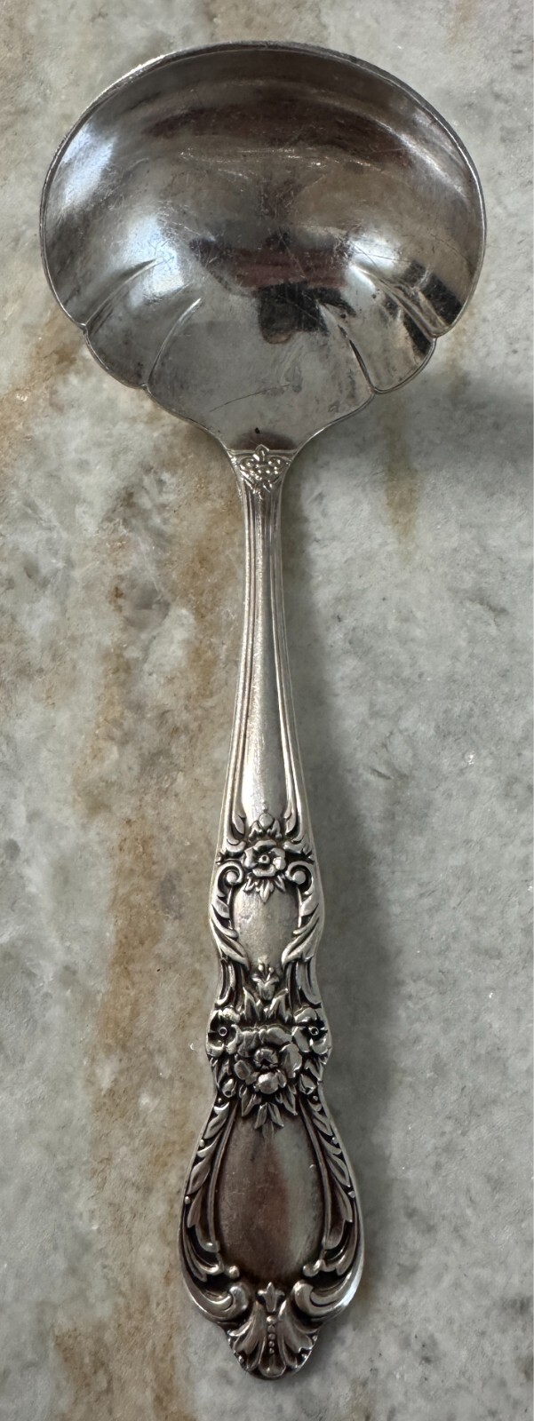 Solid Gravy Ladle Victorian Classic Silverplate 1973 by Oneida Silver 7 3/8″