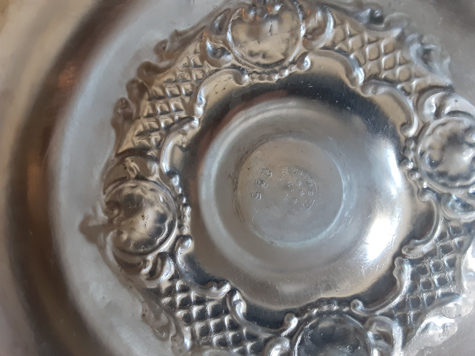 Vtg 8″ Diameter Silverplate Eureka Silver Co. Bowl with Handle – See Pictures #U