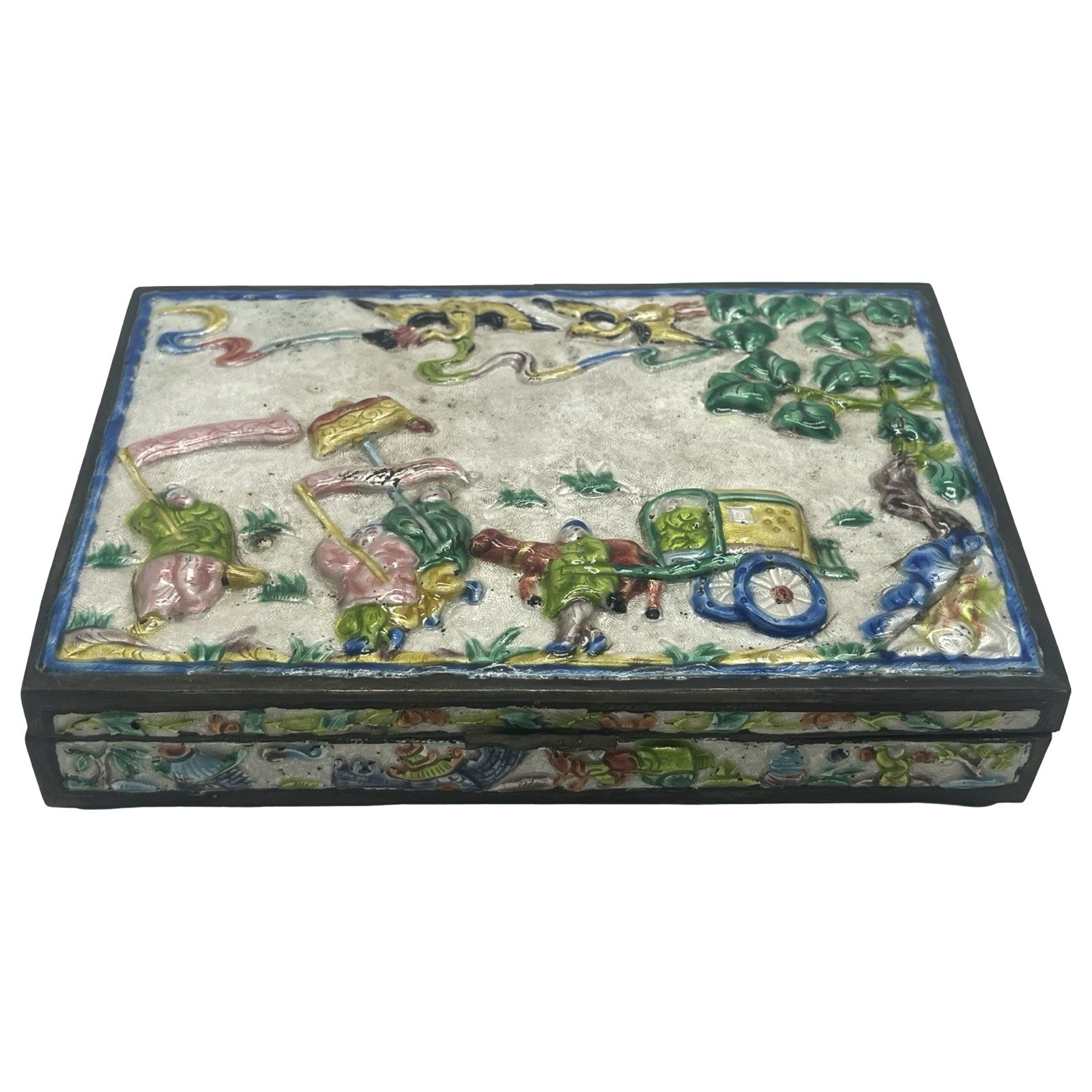 A Oriental Chinese Enamelled Box With Blue Enamel Interior (F4518)