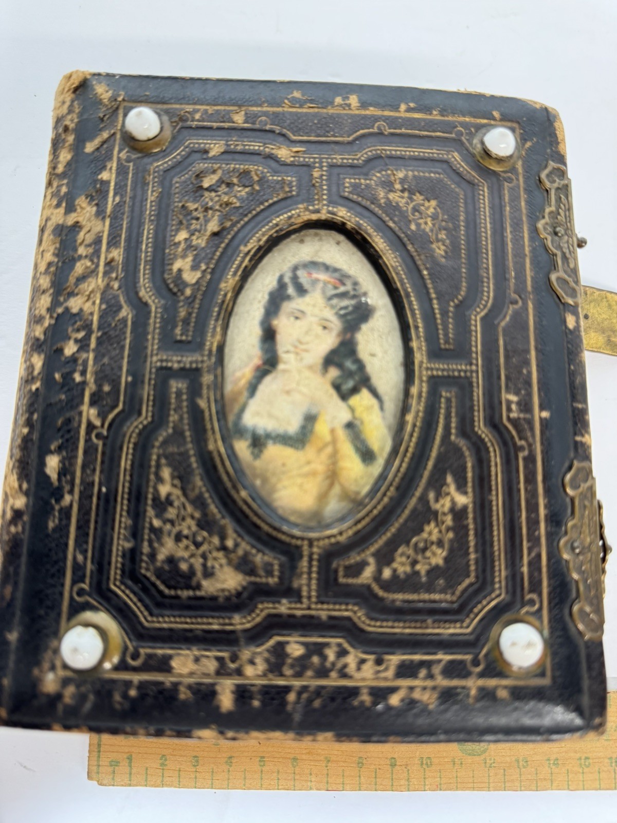 Antique Victorian 1800’s Ornate Photo Album With 50 Tin Photos