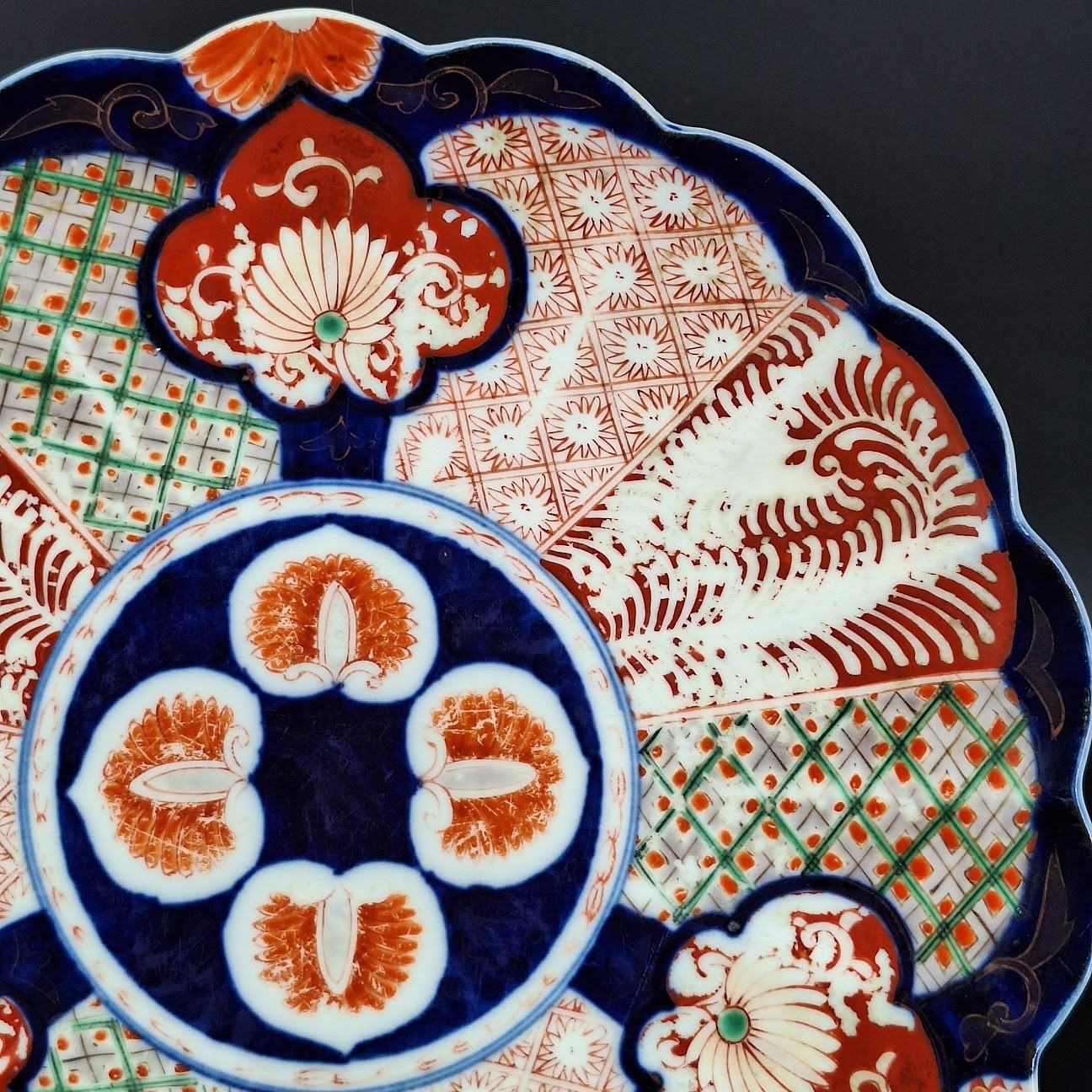 Antique Imari Style Scalloped Plate Polychrome Cobalt Blue Red Gold Japan READ