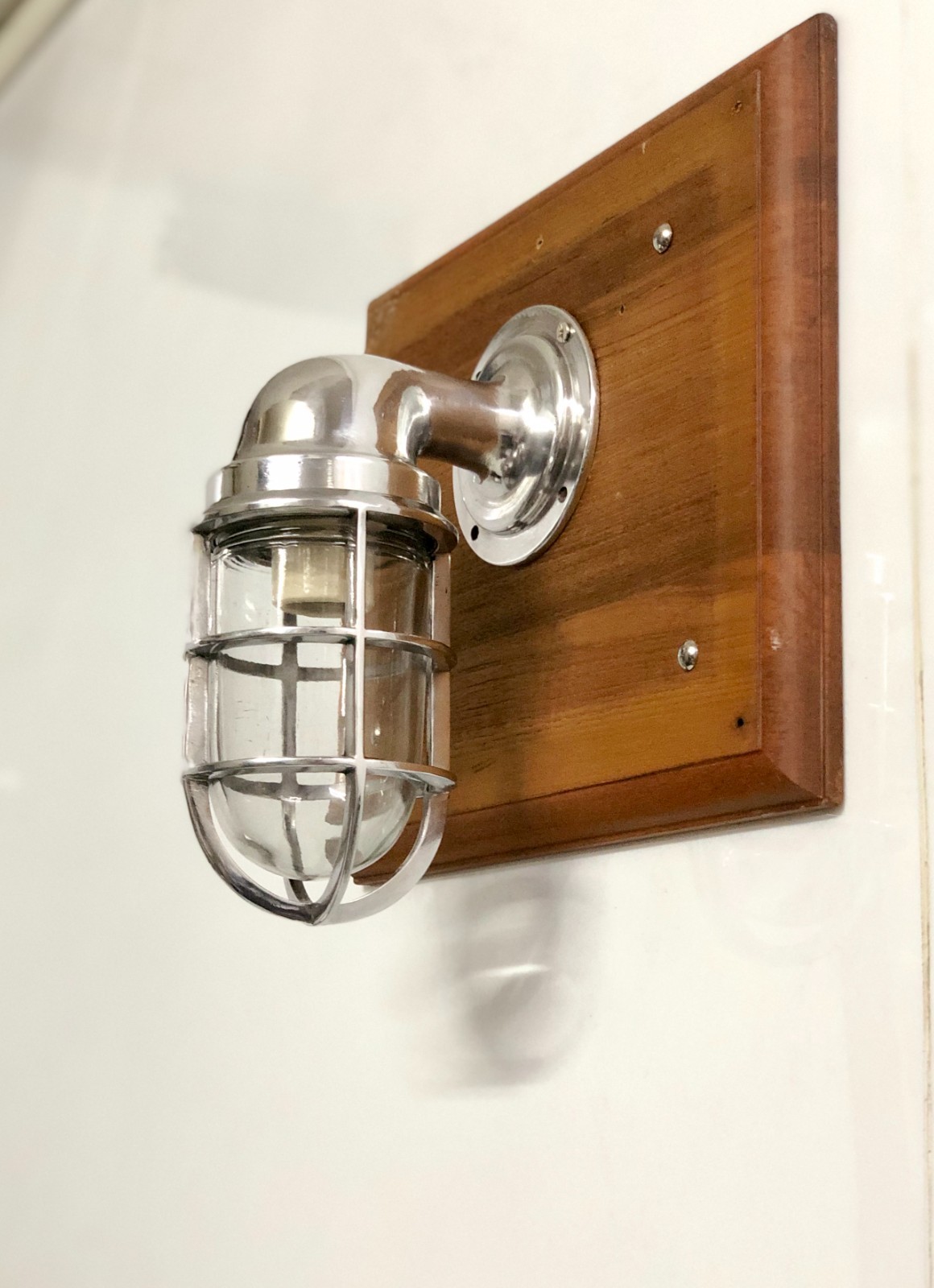 Elegant Interior Wall Light – Stylish Aluminum Sconce for Modern Homes