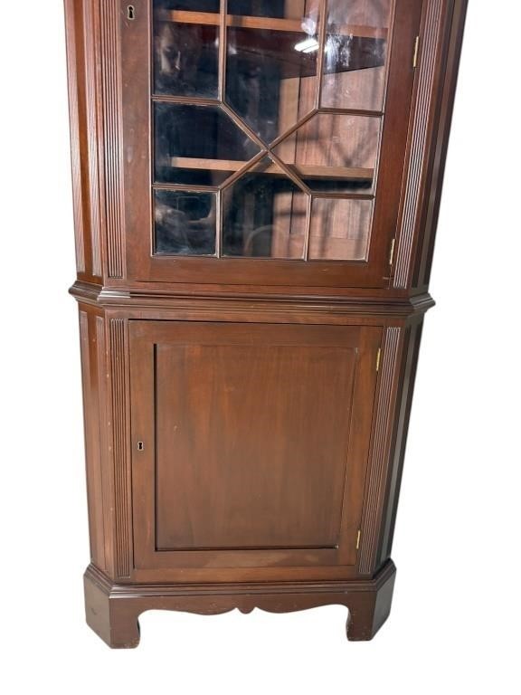 BIGGS SOLID MAHOGANY COLONIAL CORNER CABINET