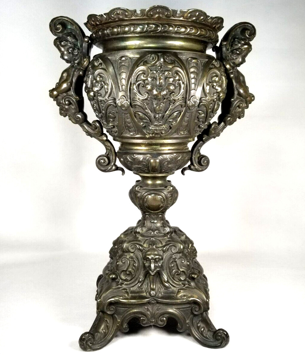 French France Rococo Putti Devils Head fleur de Lys Decor Bronze Oil Lamp Base