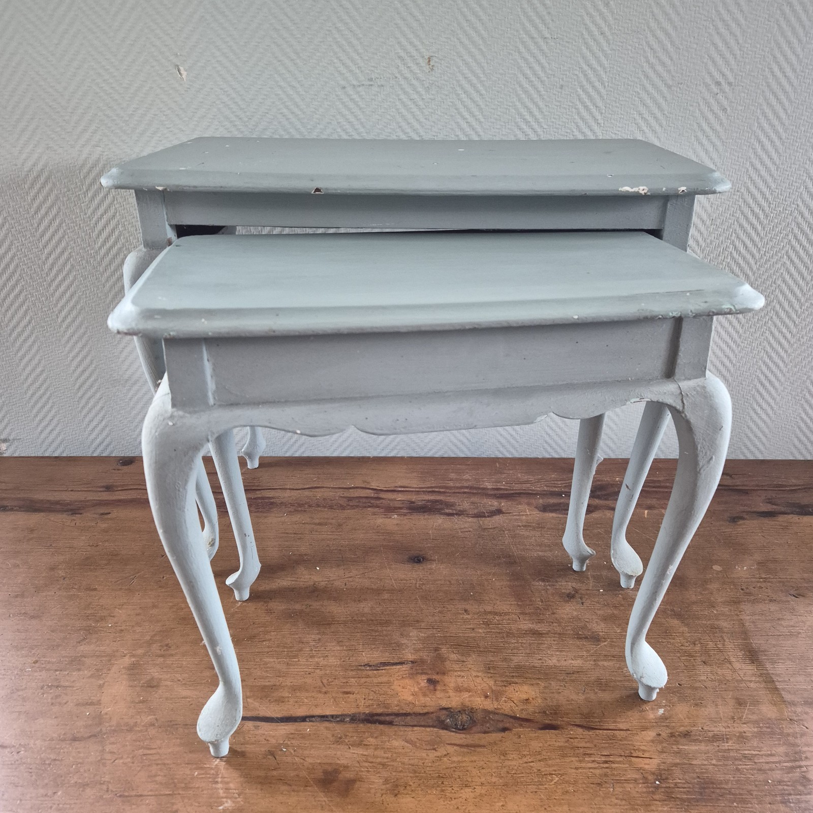 Antique 2 Nesting Tables Queen Anne Solid Wood Cabriolet Legs Carved Floral Swag