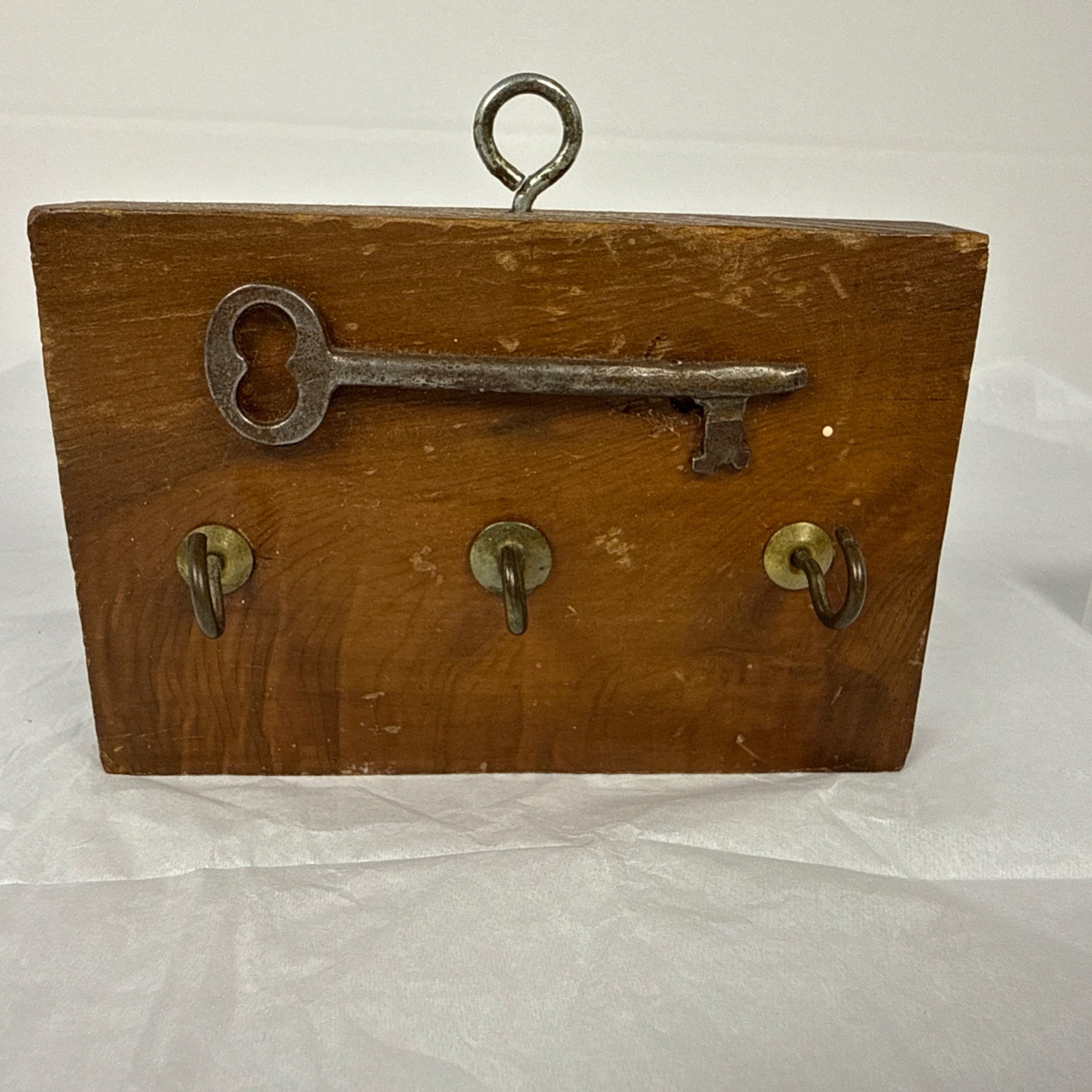 Vintage 70’s Rustic Wooden Key Holder Wall Rack w/ Skeleton Key Farmhouse Hook