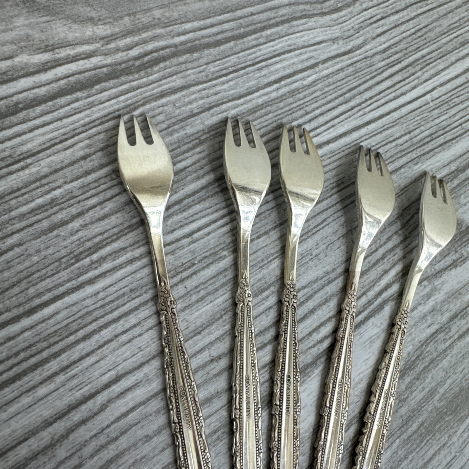 5 Oneida Community ROYAL LACE Silverplate 1973 Sea Food Forks