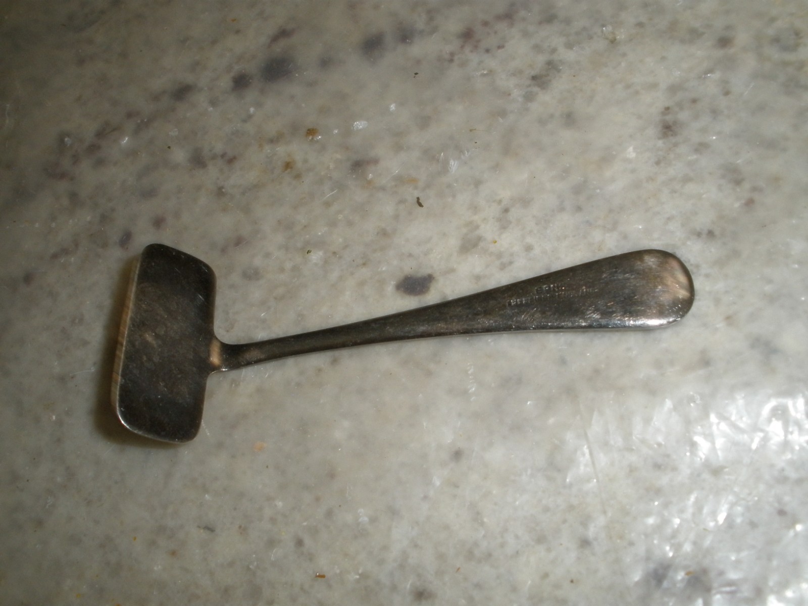 VINTAGE EPNS SHEFFIELD ENGLAND METAL BABY FOOD PUSHER (O75)