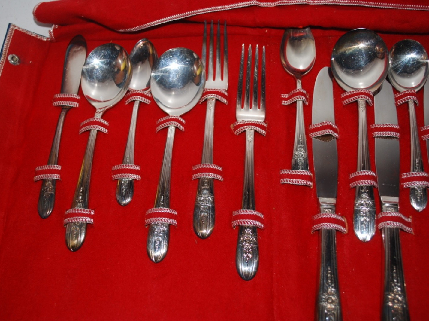 WM Rogers Mfg Co Extra Plate Original Rogers Silverware 19 Pc Set