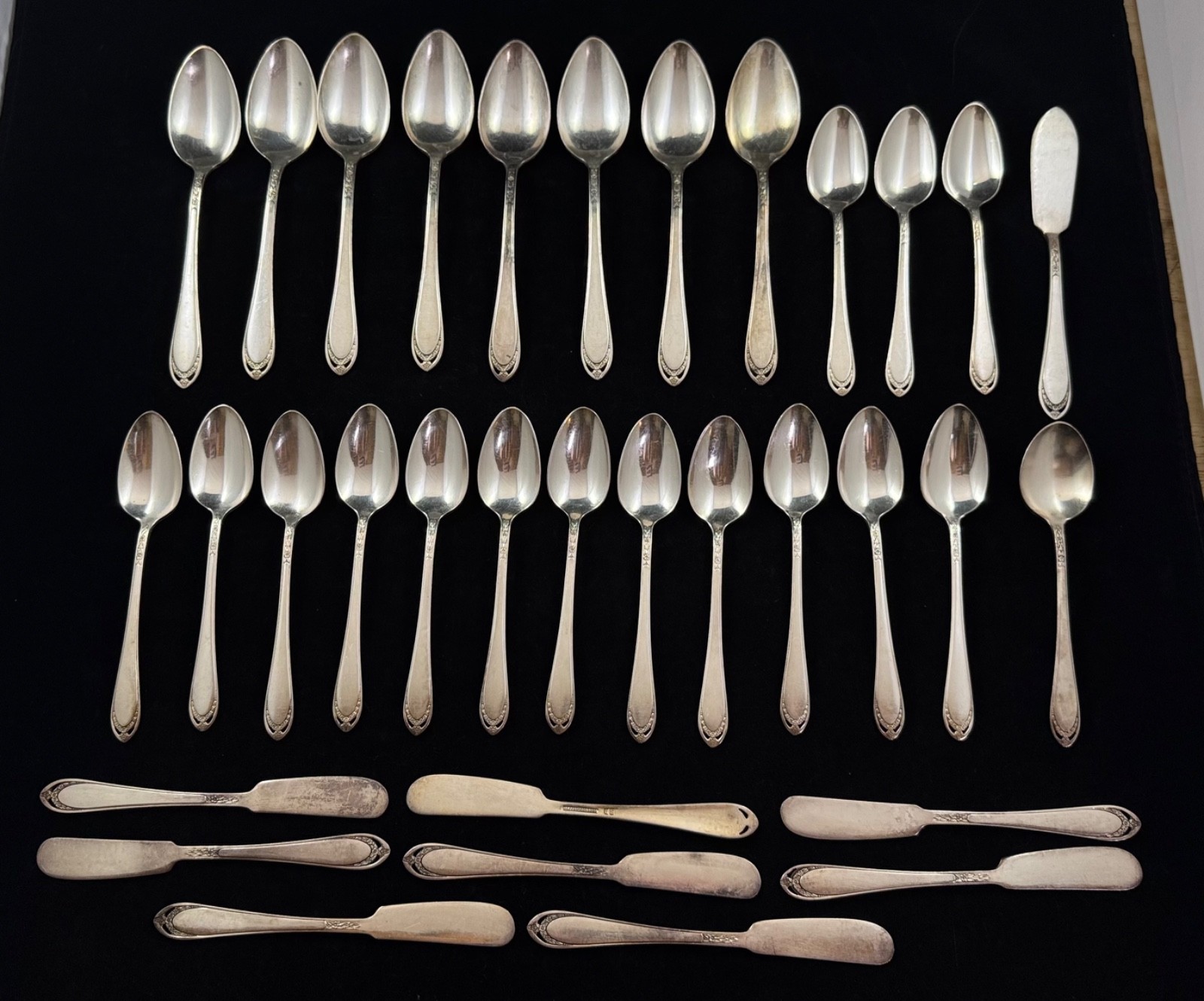 1847 Rogers Bros SILVERPLATE flatware LOVELACE 57 pcs silver