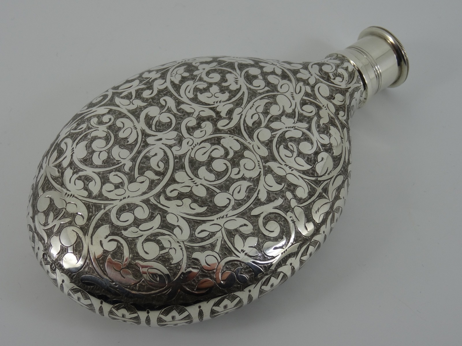 SOLID STERLING SILVER VERY BEAUTIFUL VICTORIAN HIP FLASK BIRMINGHAM 1878 112G