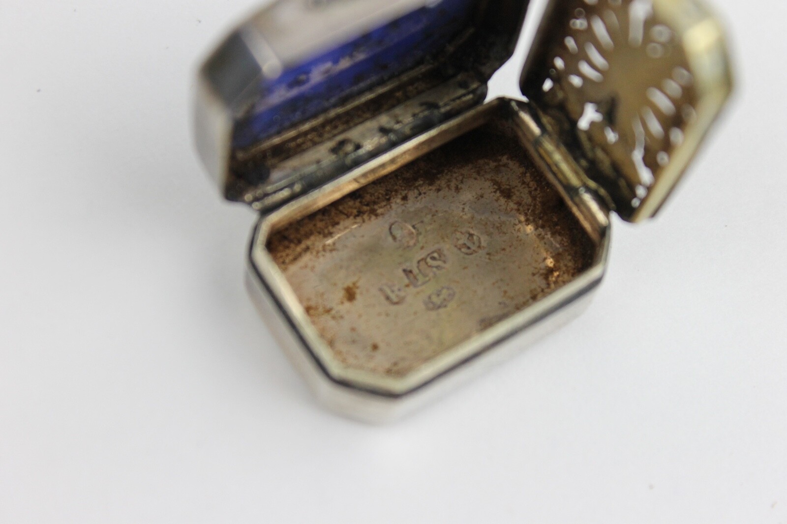 One 1808 Birmingham John Shaw sterling mounted glass vinaigrette