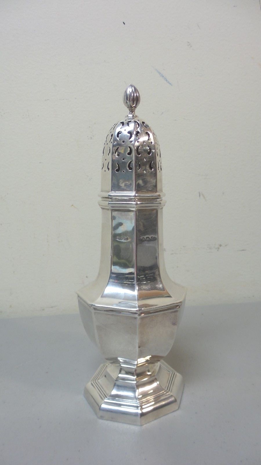 ENGLISH STERLING SILVER SUGAR SHAKER / MUFFINEER, J.B. & Co, c. 1906, 170 grams