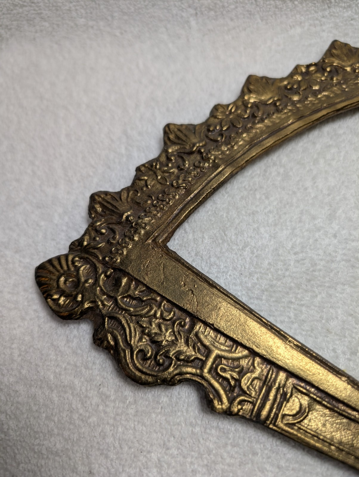 Antque Gilt Bronze Fan Shaped Frame Lace Design Aged Gilding Metal
