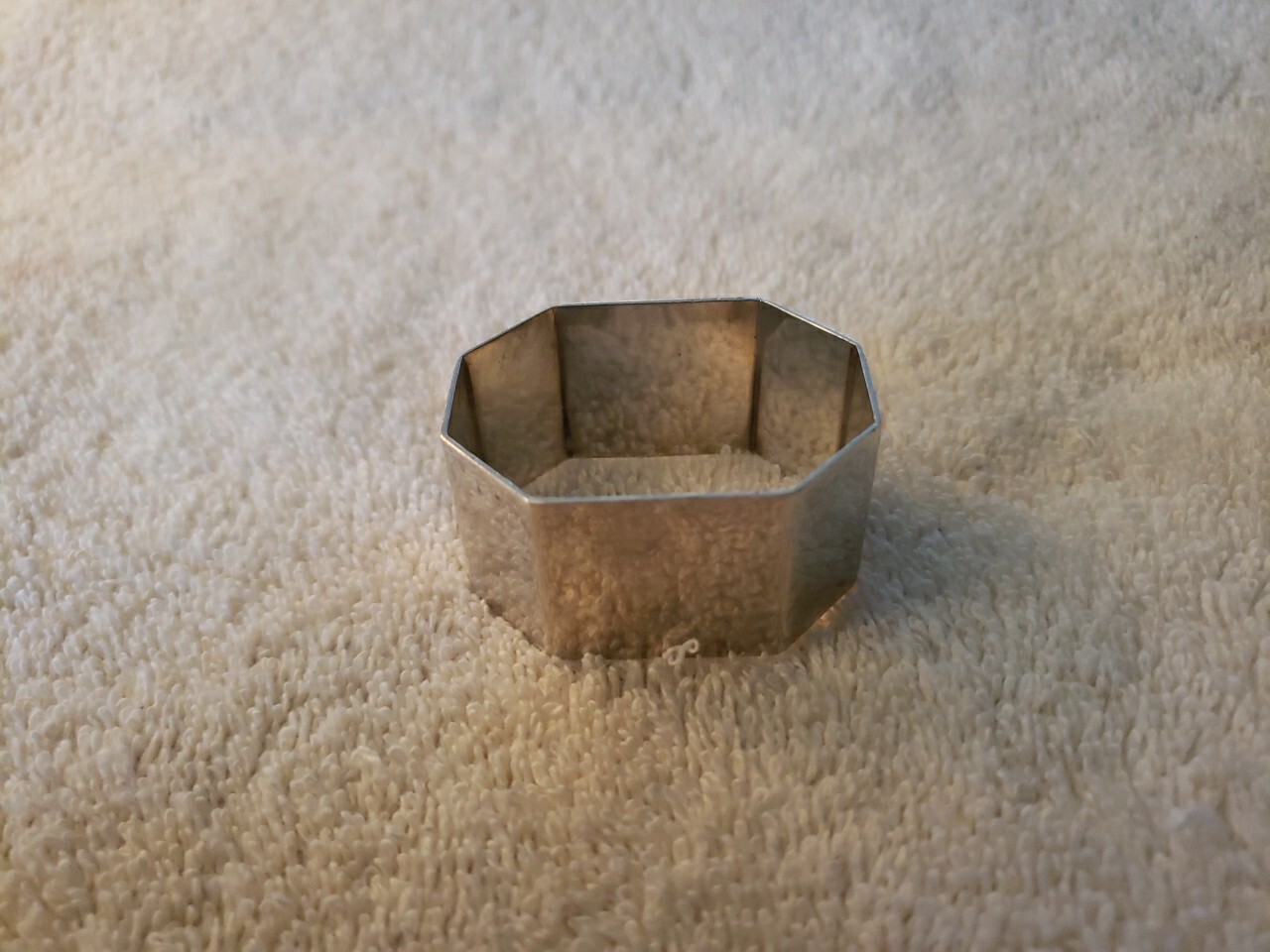 ENGLISH sterling silver Octagonal NAPKIN RING Barker Bros Birmingham 1939
