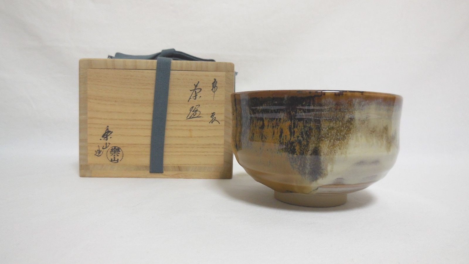 Japanese Tea Ceremony Chawan Tea Bowl Takatori ware by Rakuzan Kamei w/box