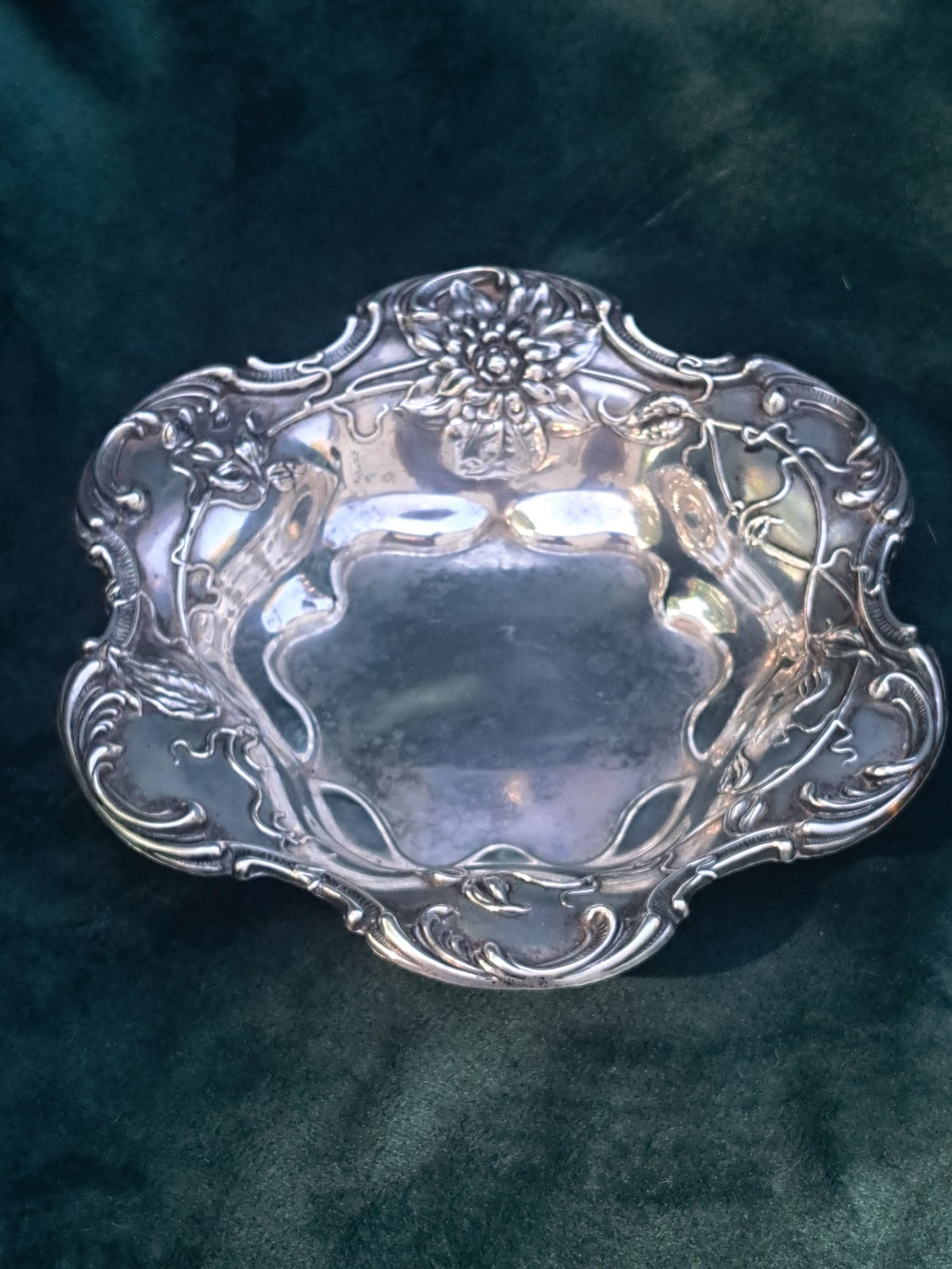 Meriden Britannia International Silver Co. STERLING Art Nouvea 6″ Bon Bon dish
