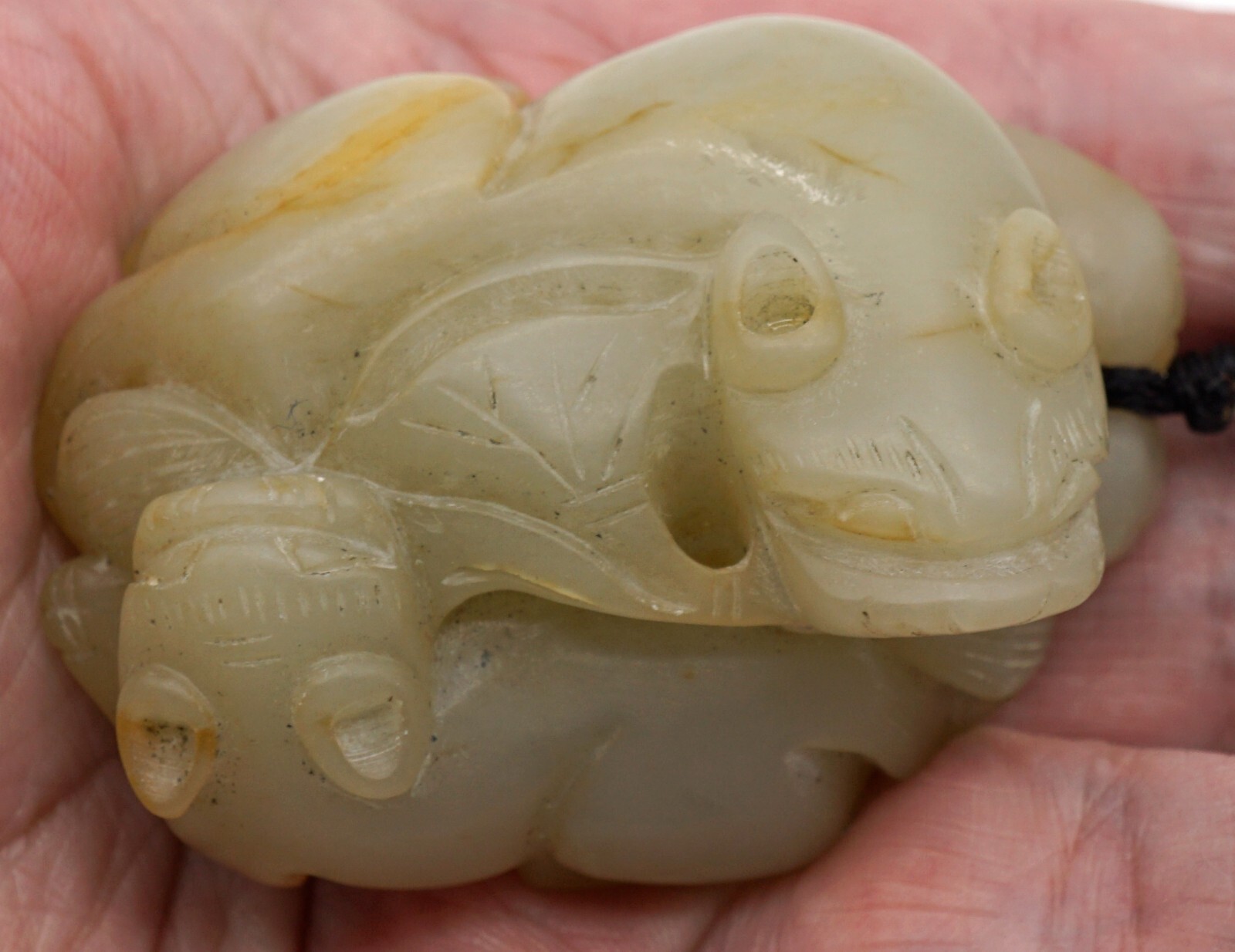 Antique Hand Carved Jade Hardstone Pendant Necklace Entwined Pixiu Figures