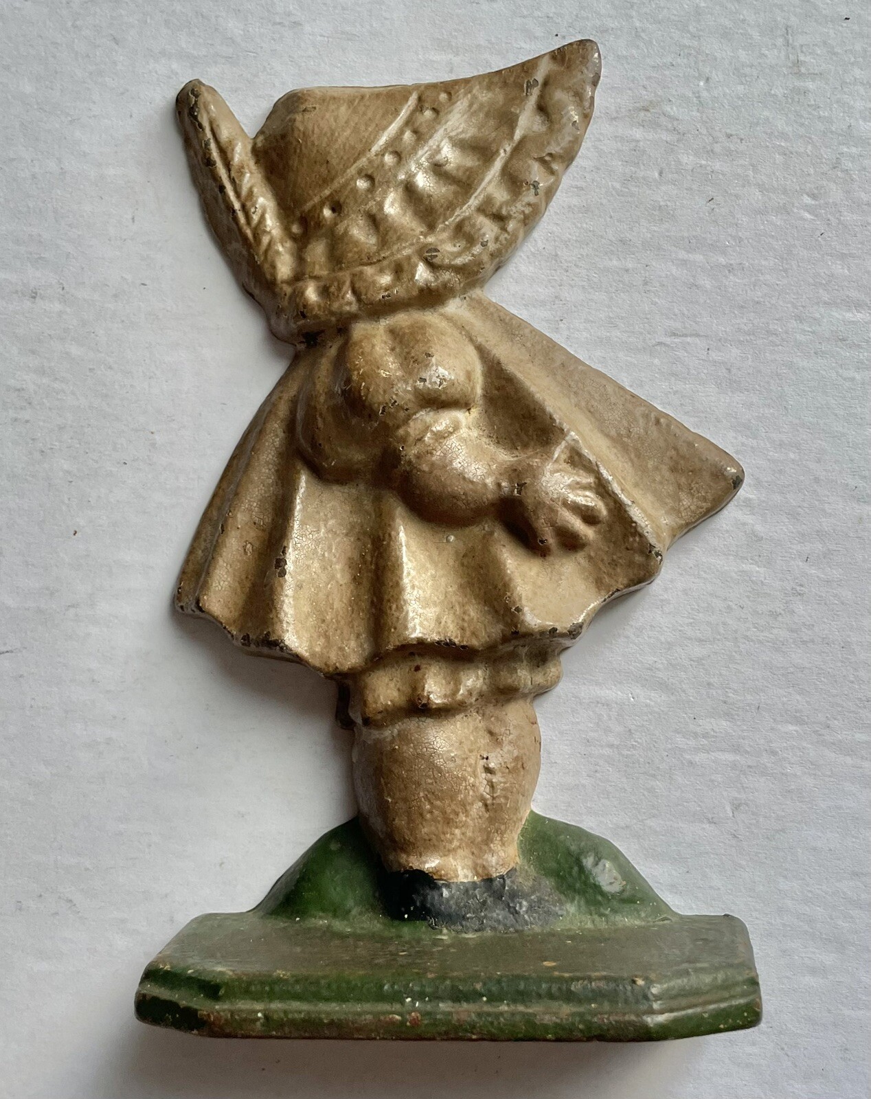 Antique Small Sun bonnet Girl Doorstop or Bookend, Attributed Hubley , PA 1920s