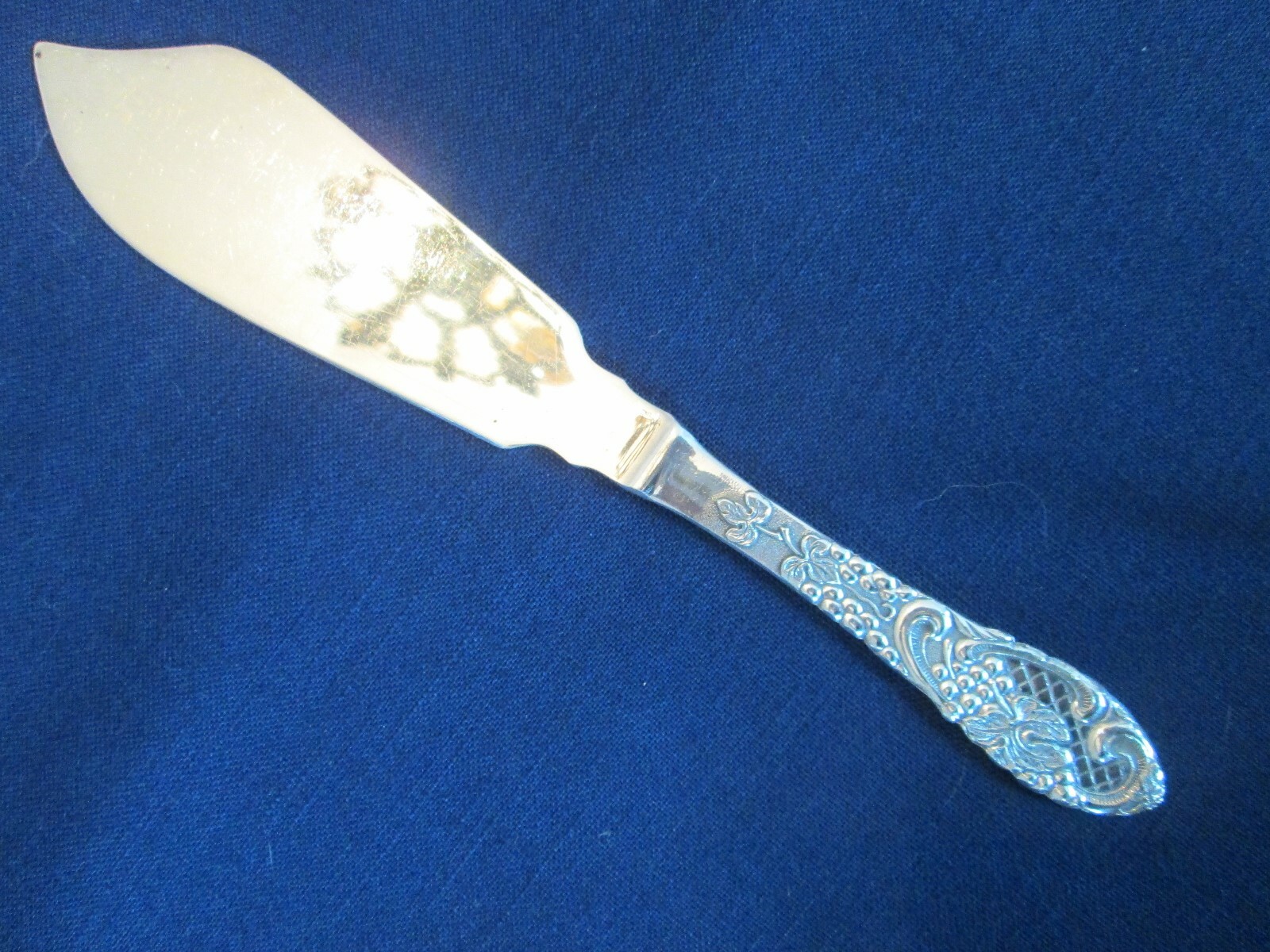 FISH KNIFE! Vintage PRIMA PLATE silverplate: GRAPES pattern: made in SWEDEN: exc