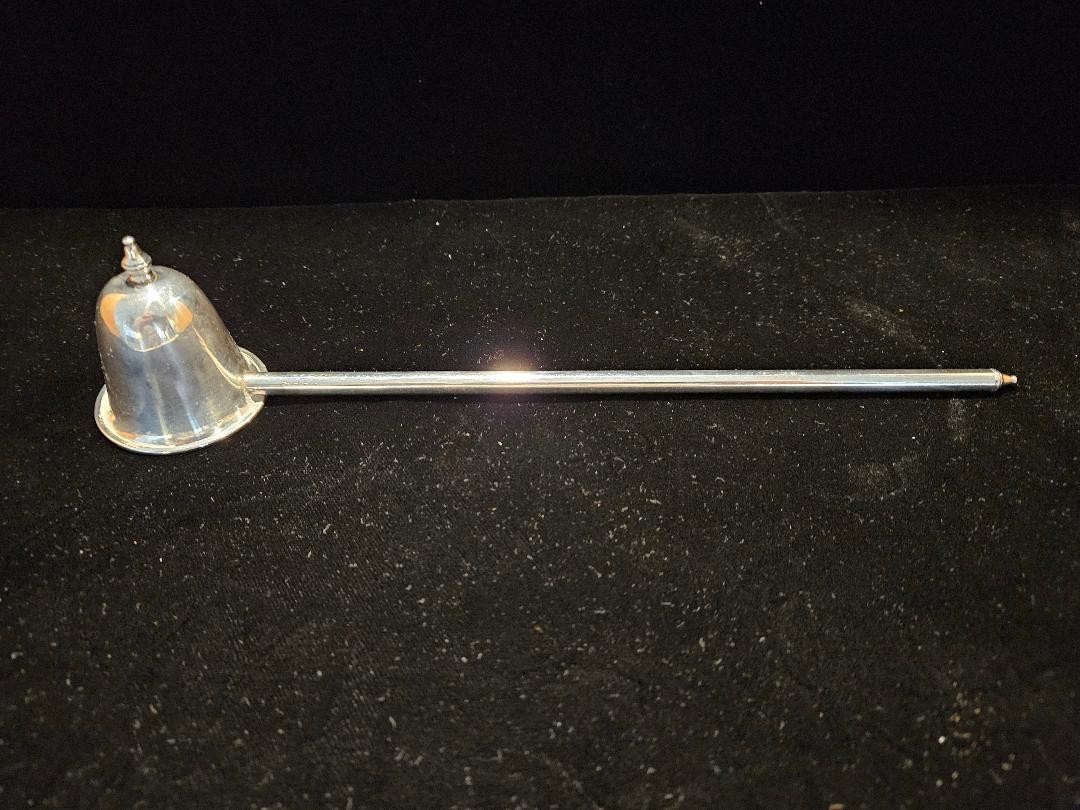 LOVELY MID-CENTURY STERLING SILVER 9-3/4″ CANDLE SNUFFER W/OVERSIZE CONE