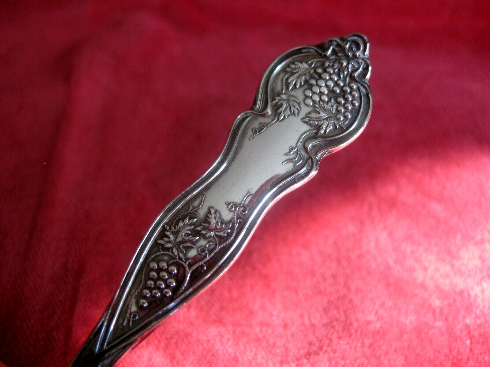 1906 Reliance Vineyard Grape Cream Ladle Serving Spoon Silver Plate