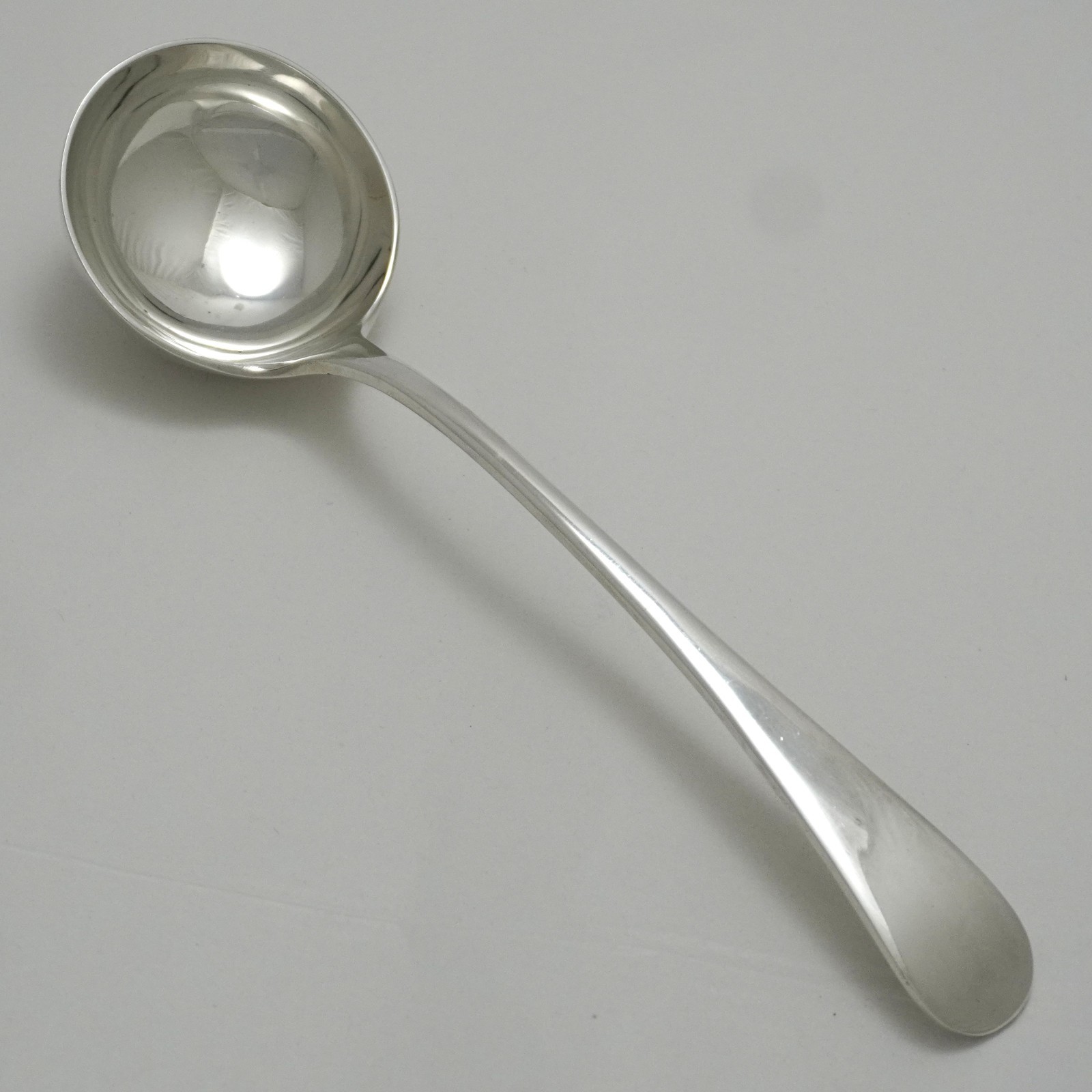 OLD ENGLISH Design Walker & Hall Sheffield Silver Service Cutlery Soup Ladle