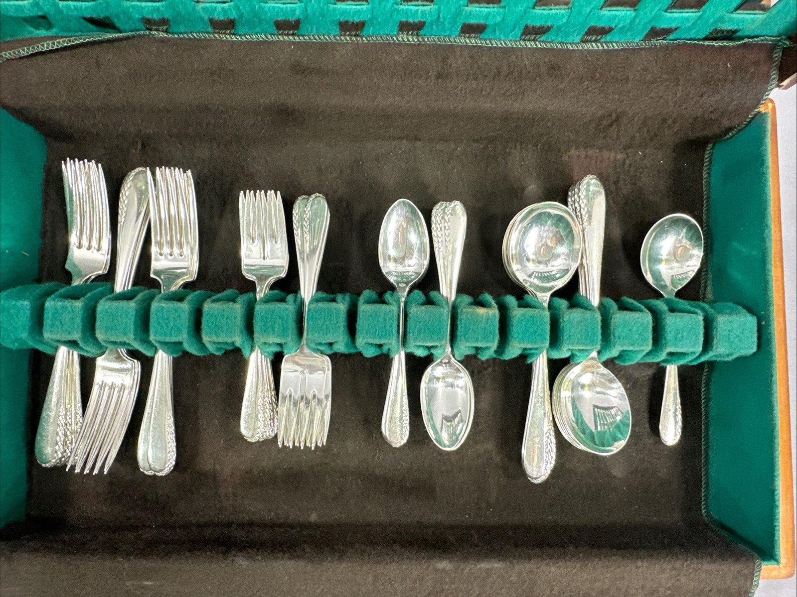 61 Piece WALLACE Silverware Stainless Ultra Braided Wheat Design In Wood Case